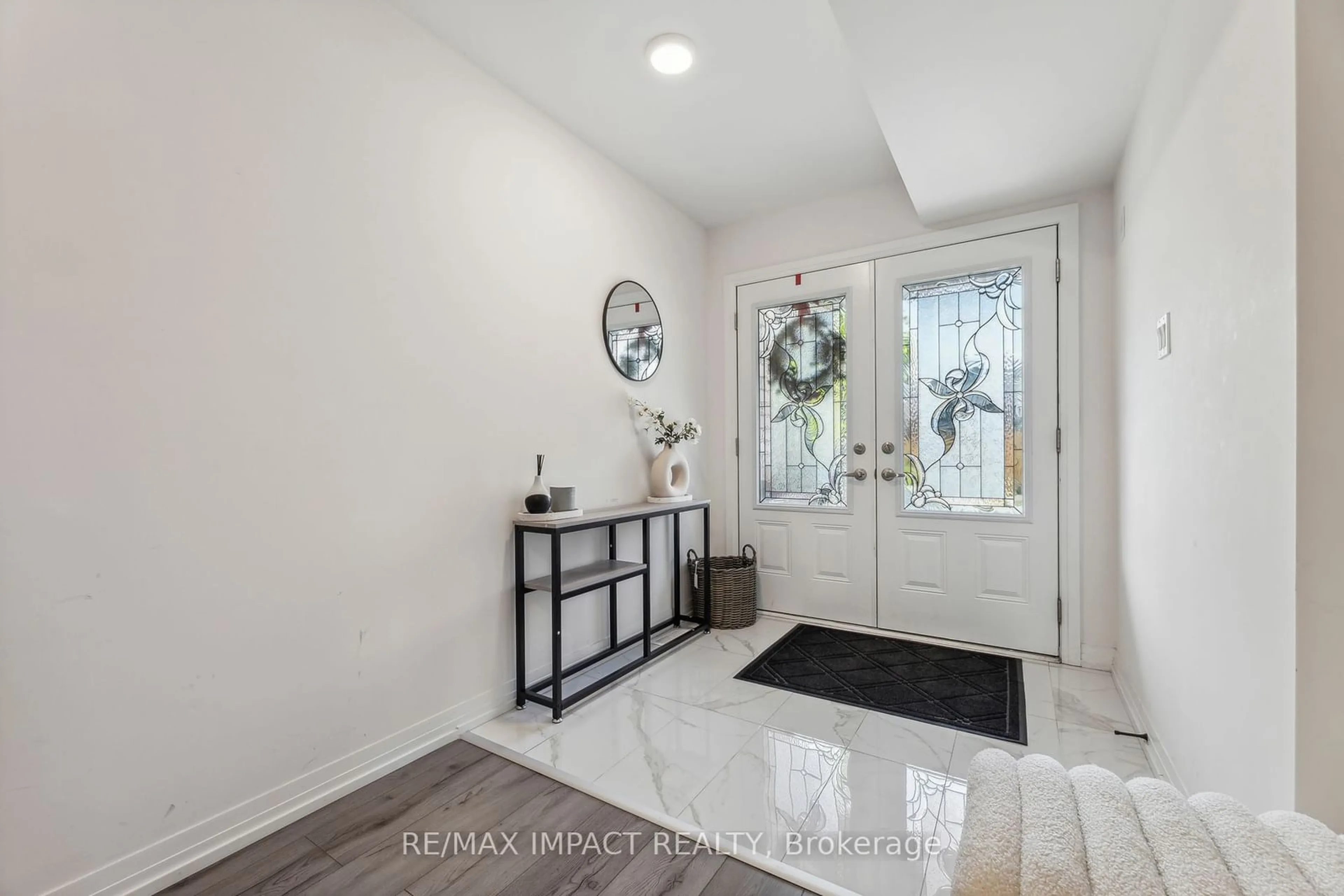 Indoor entryway for 75 Bavin St, Clarington Ontario L1C 7H5