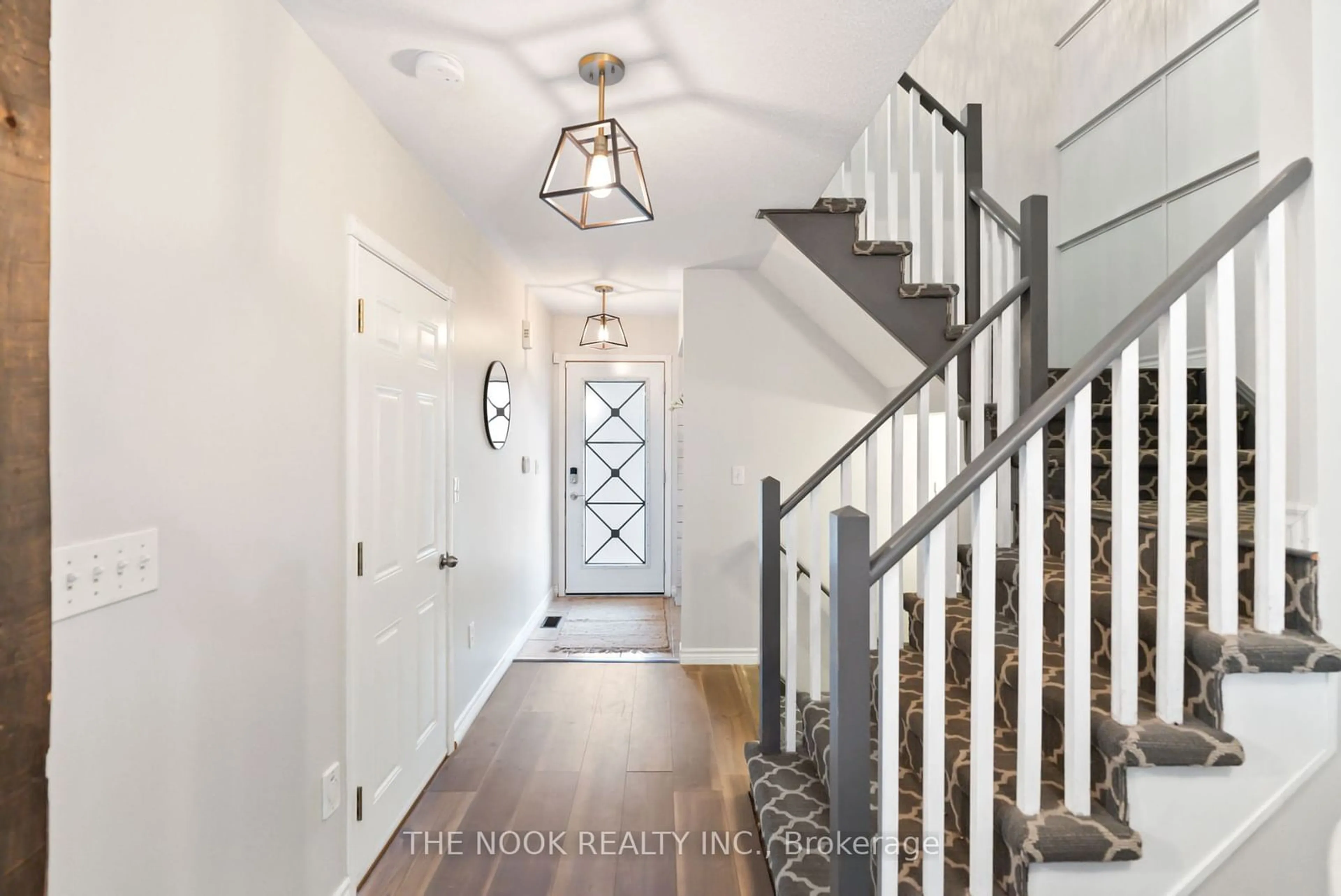 Indoor entryway for 26 Beaumaris Cres, Whitby Ontario L1M 2H3