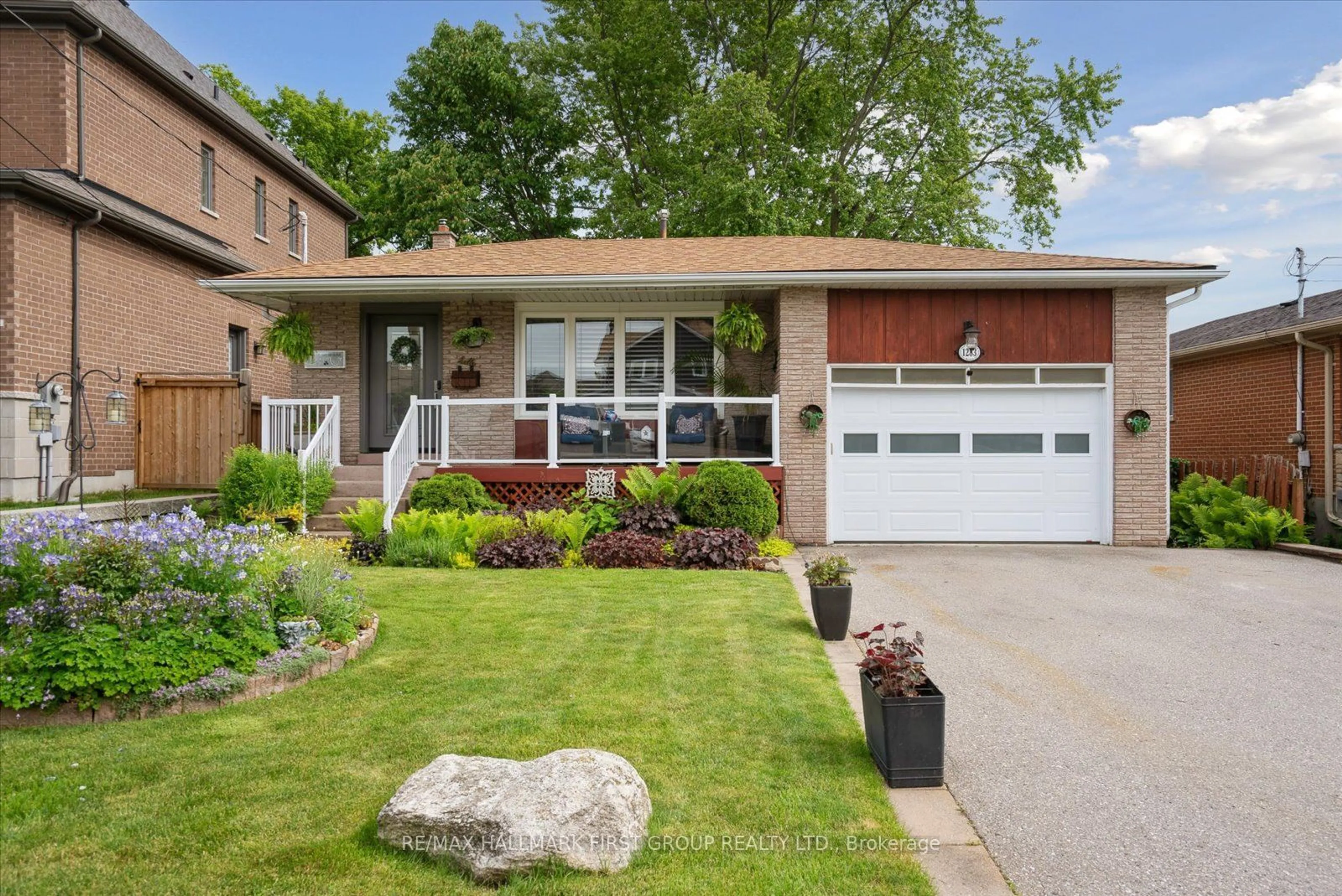 Frontside or backside of a home for 1283 Old Orchard Ave, Pickering Ontario L1W 1G1