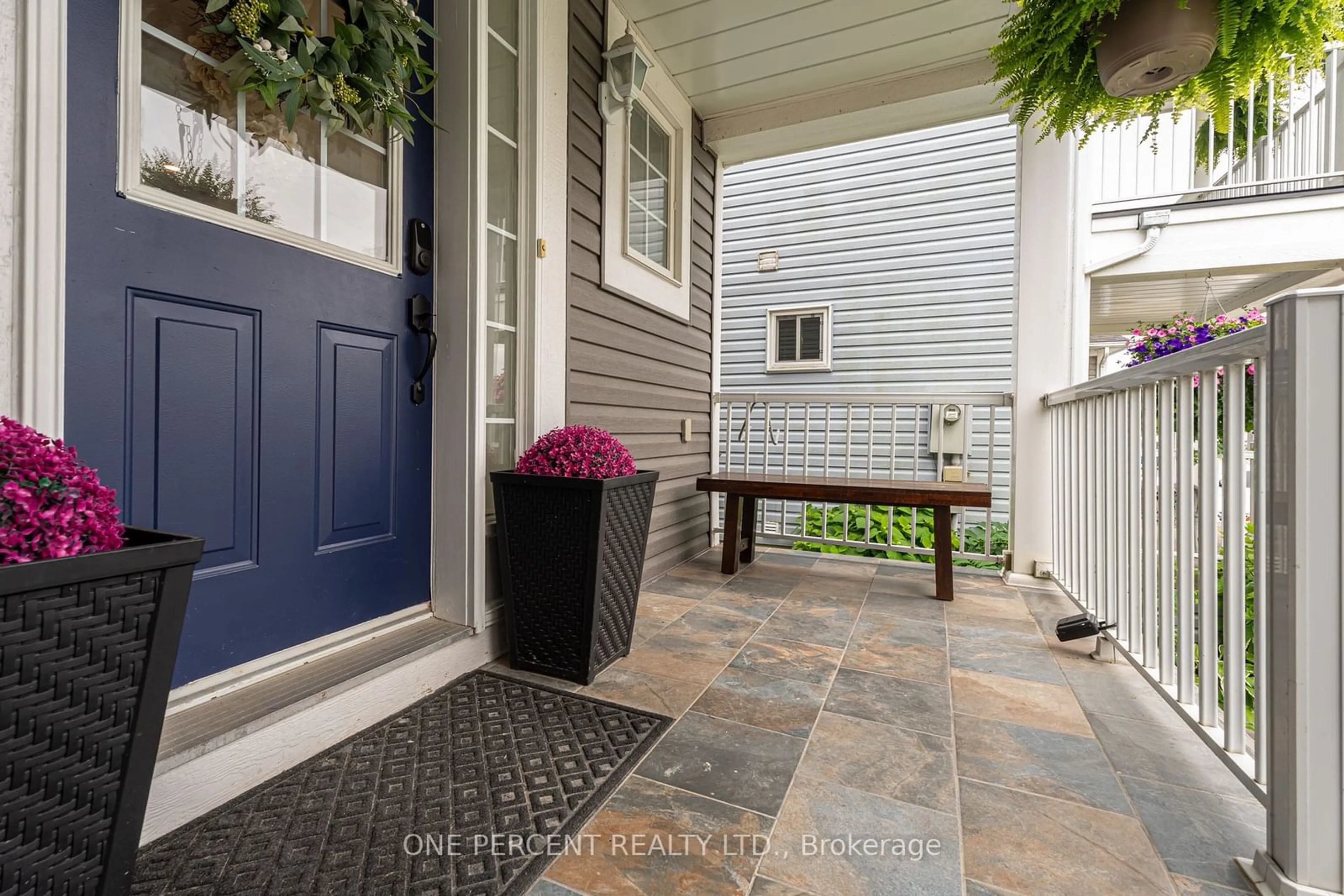 Indoor entryway for 64 Caldwell Cres, Clarington Ontario L1B 1R2