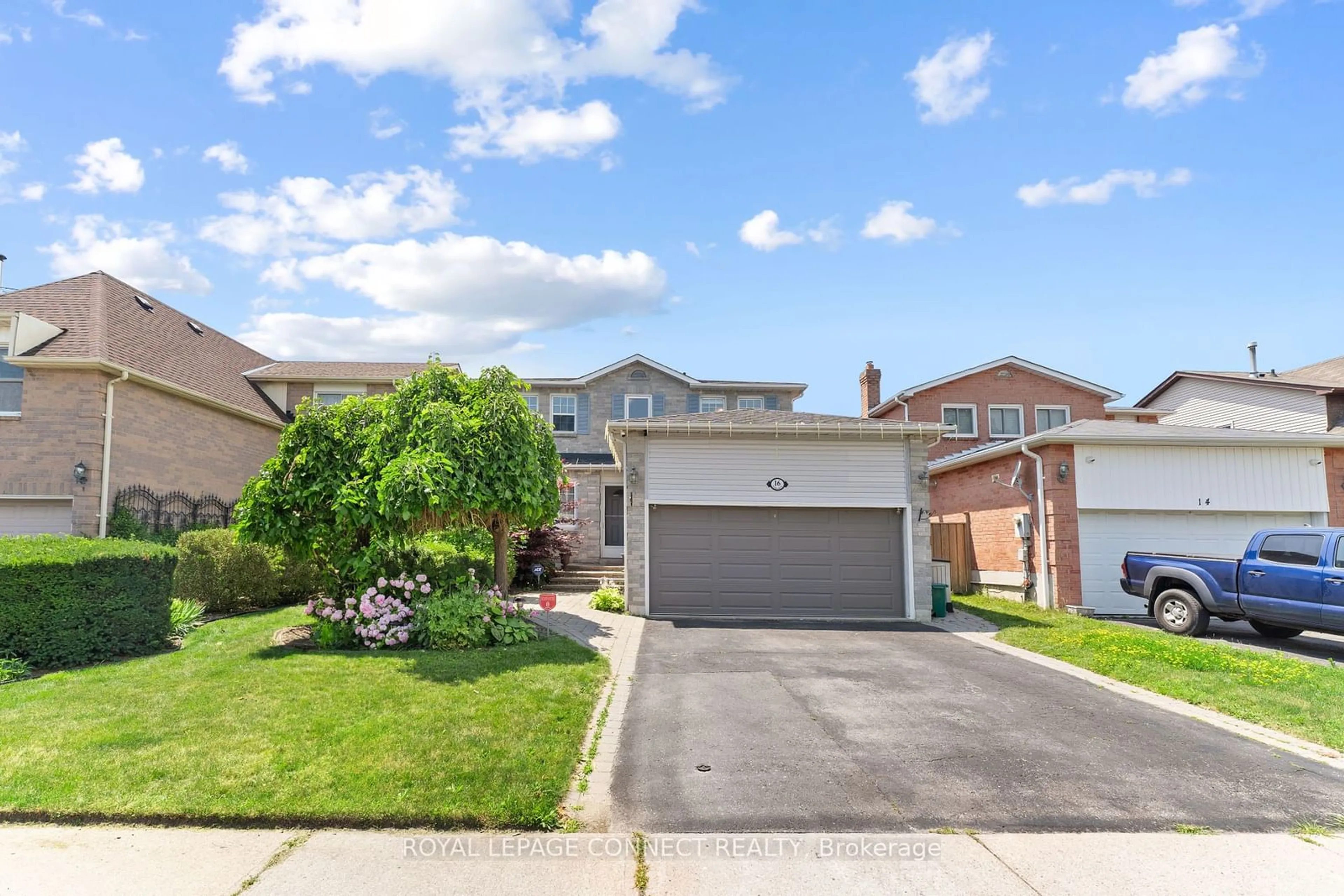 Frontside or backside of a home for 16 Wicks Dr, Ajax Ontario L1Z 1C3