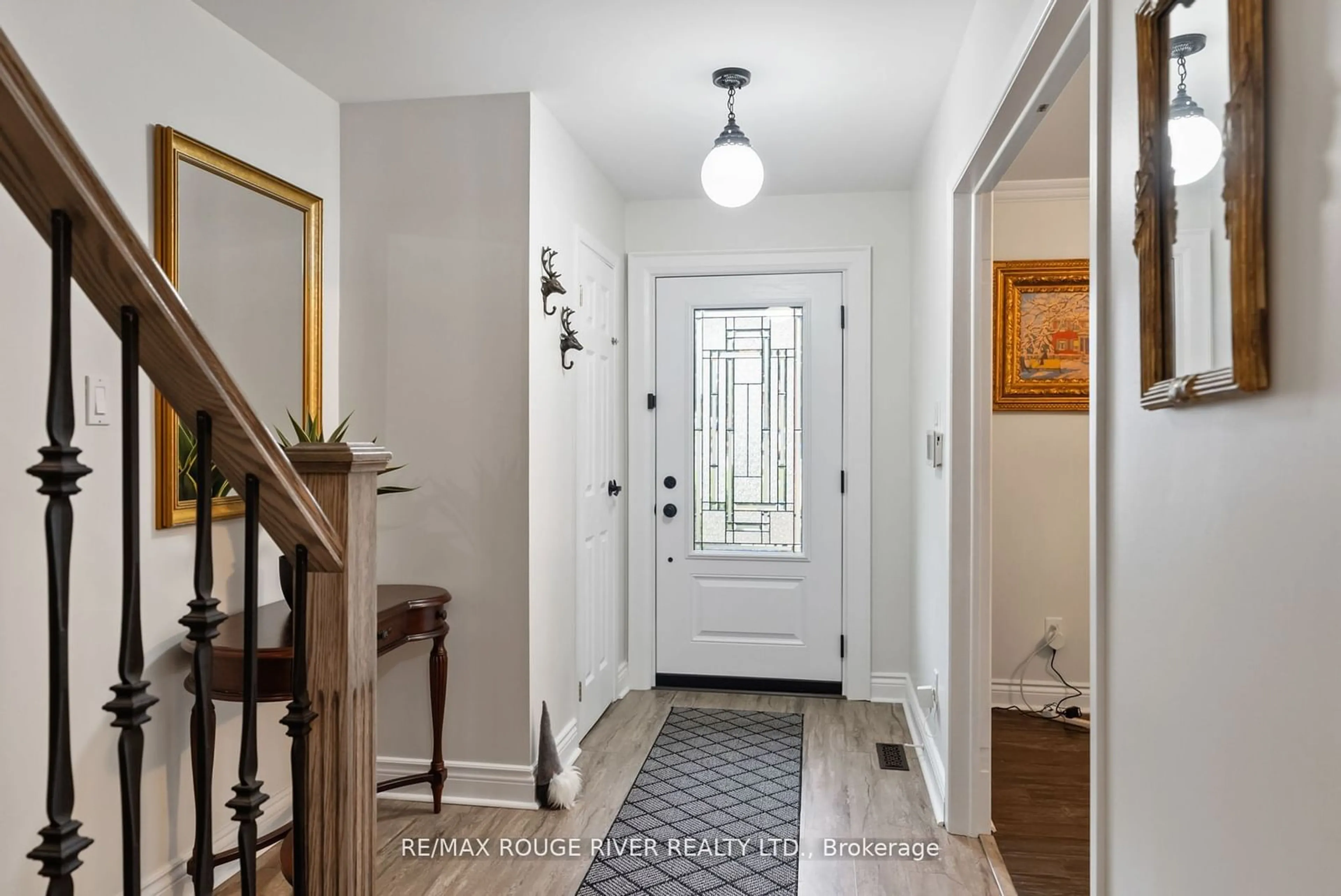 Indoor entryway for 225 Glen Hill Dr, Whitby Ontario L1N 7J5
