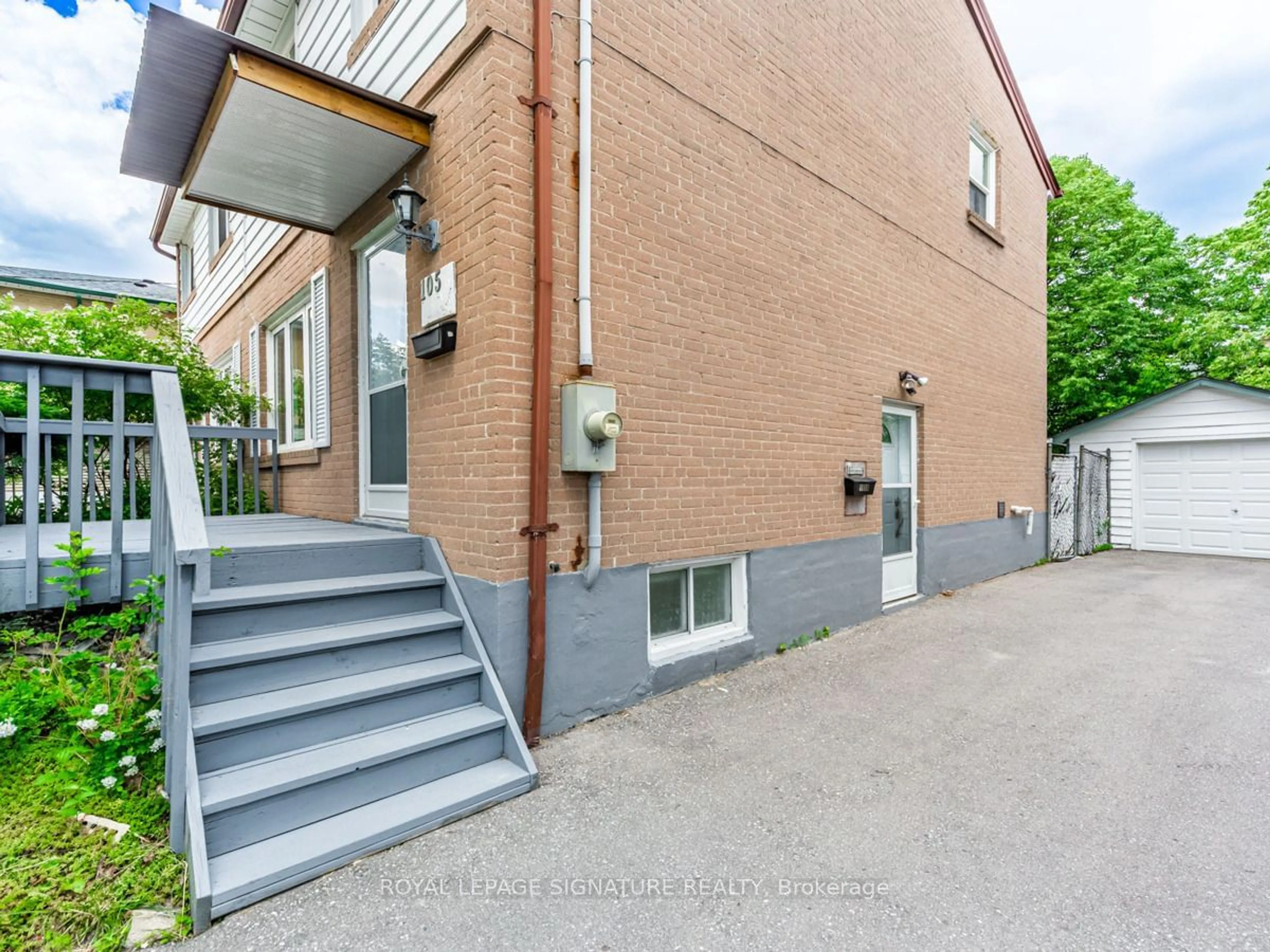 Outside view for 105 Bergen Rd, Toronto Ontario M1P 1S3