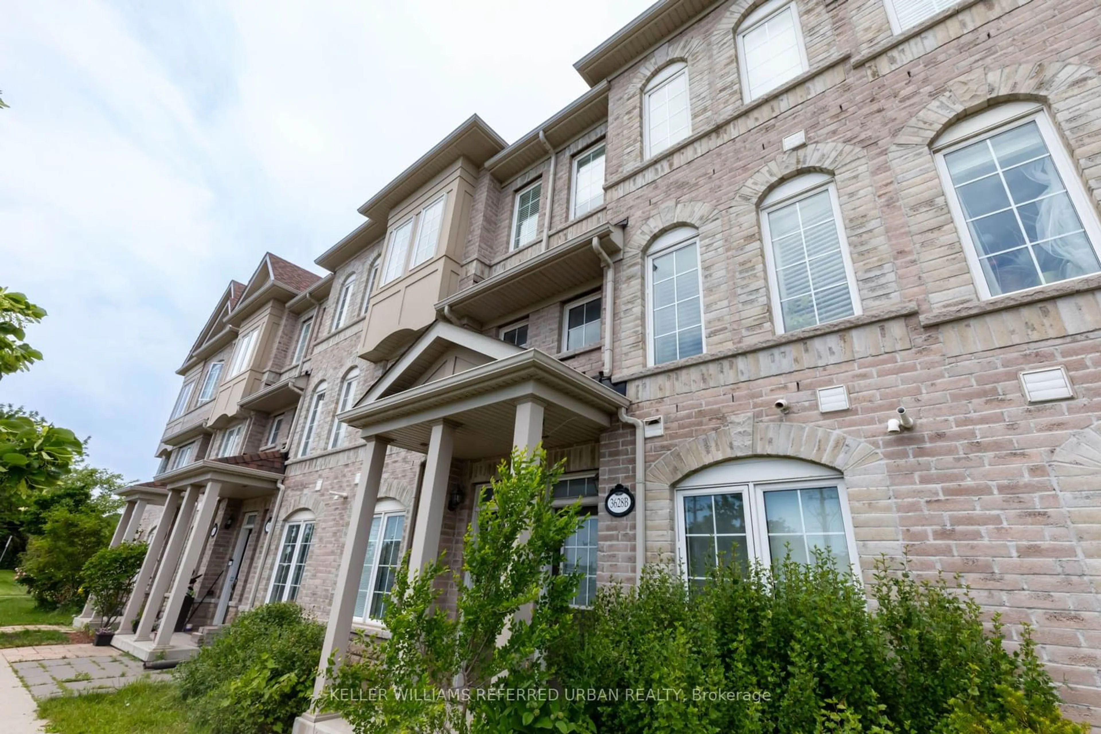 A pic from exterior of the house or condo for 3628B St. Clair Ave, Toronto Ontario M1N 0A5