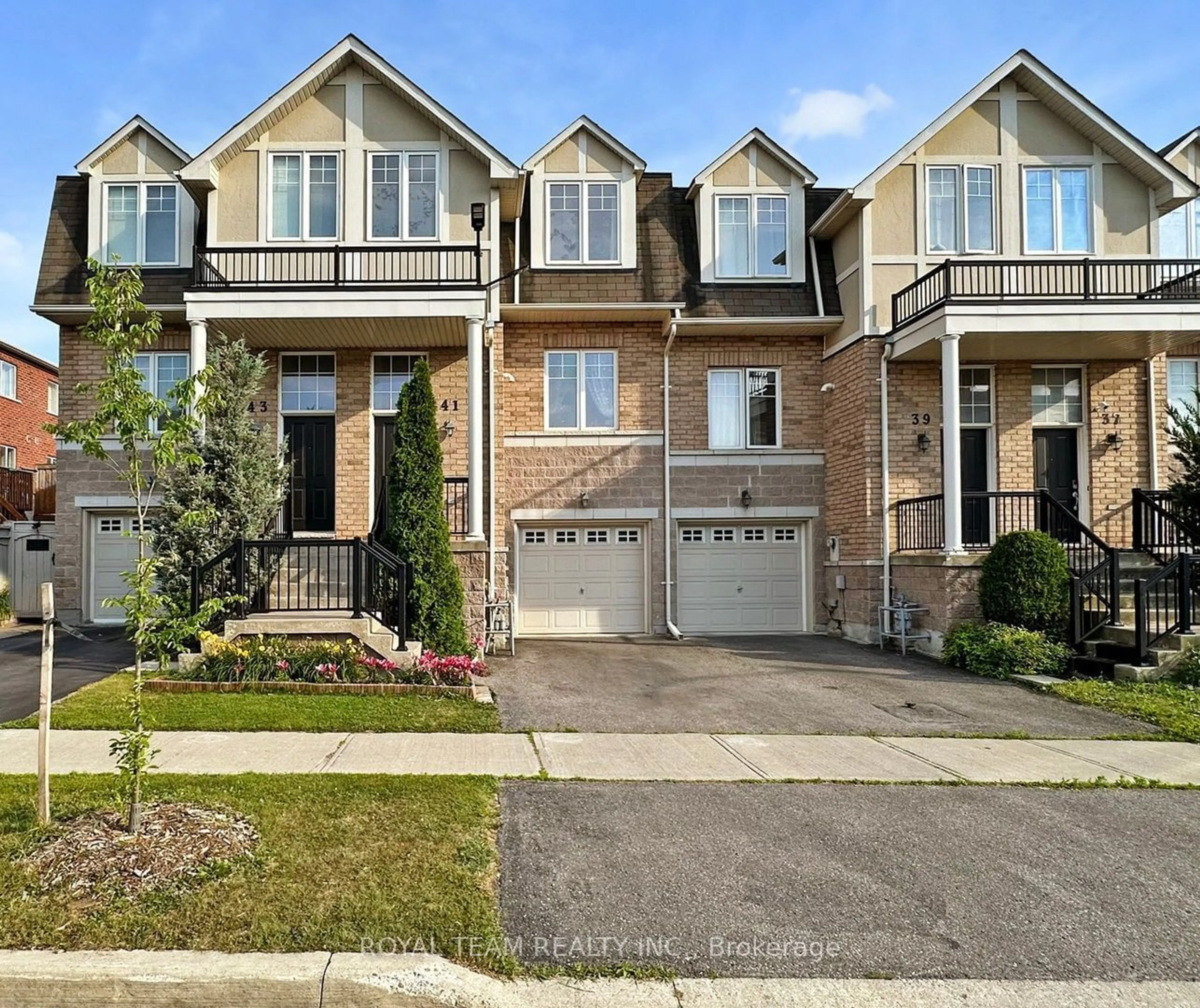 A pic from exterior of the house or condo for 41 Bell Estate Rd, Toronto Ontario M1L 0G5