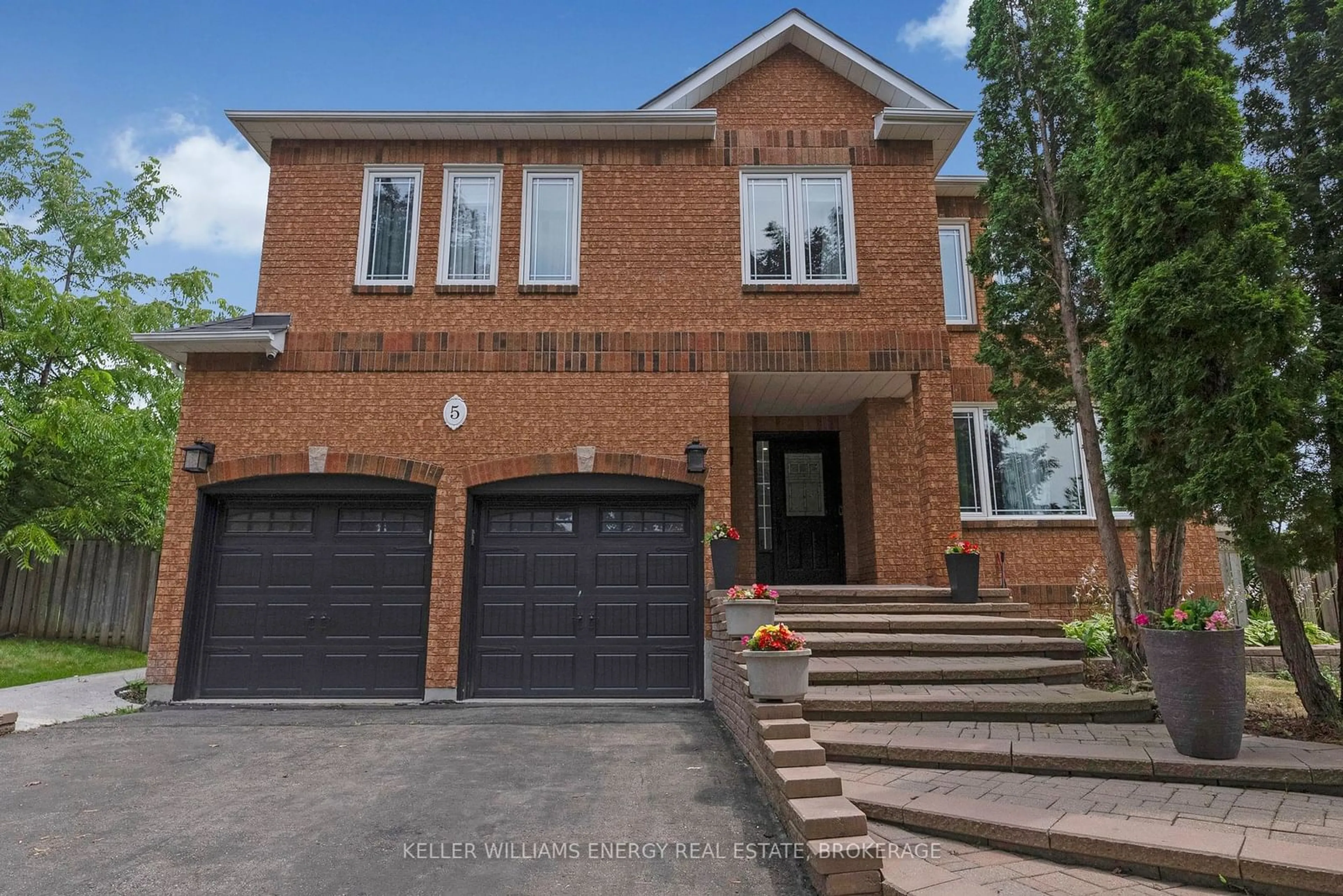 Home with brick exterior material for 5 Nurse Crt, Whitby Ontario L1R 2H8
