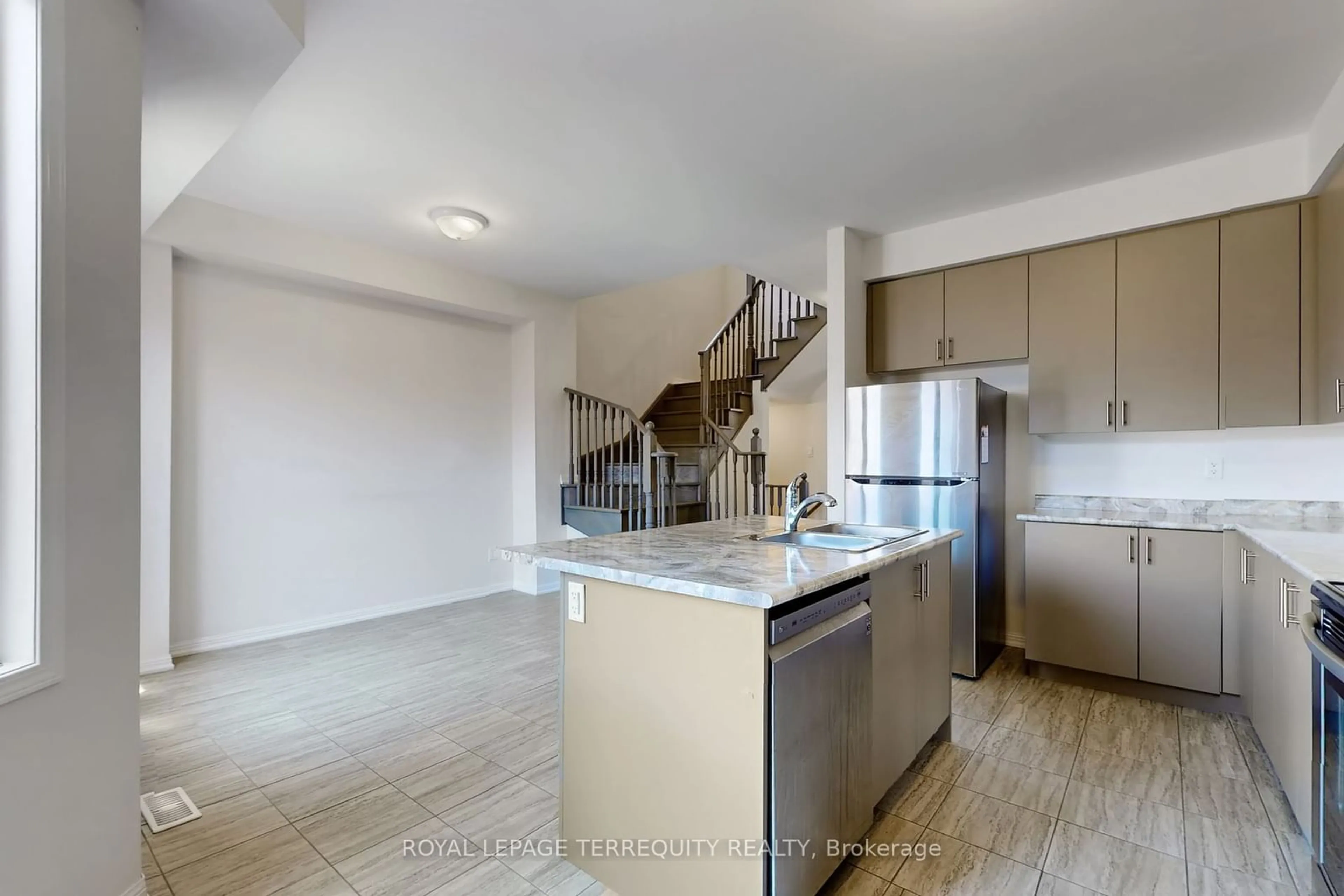 Standard kitchen for 1110 Church St, Ajax Ontario L1T 0N9