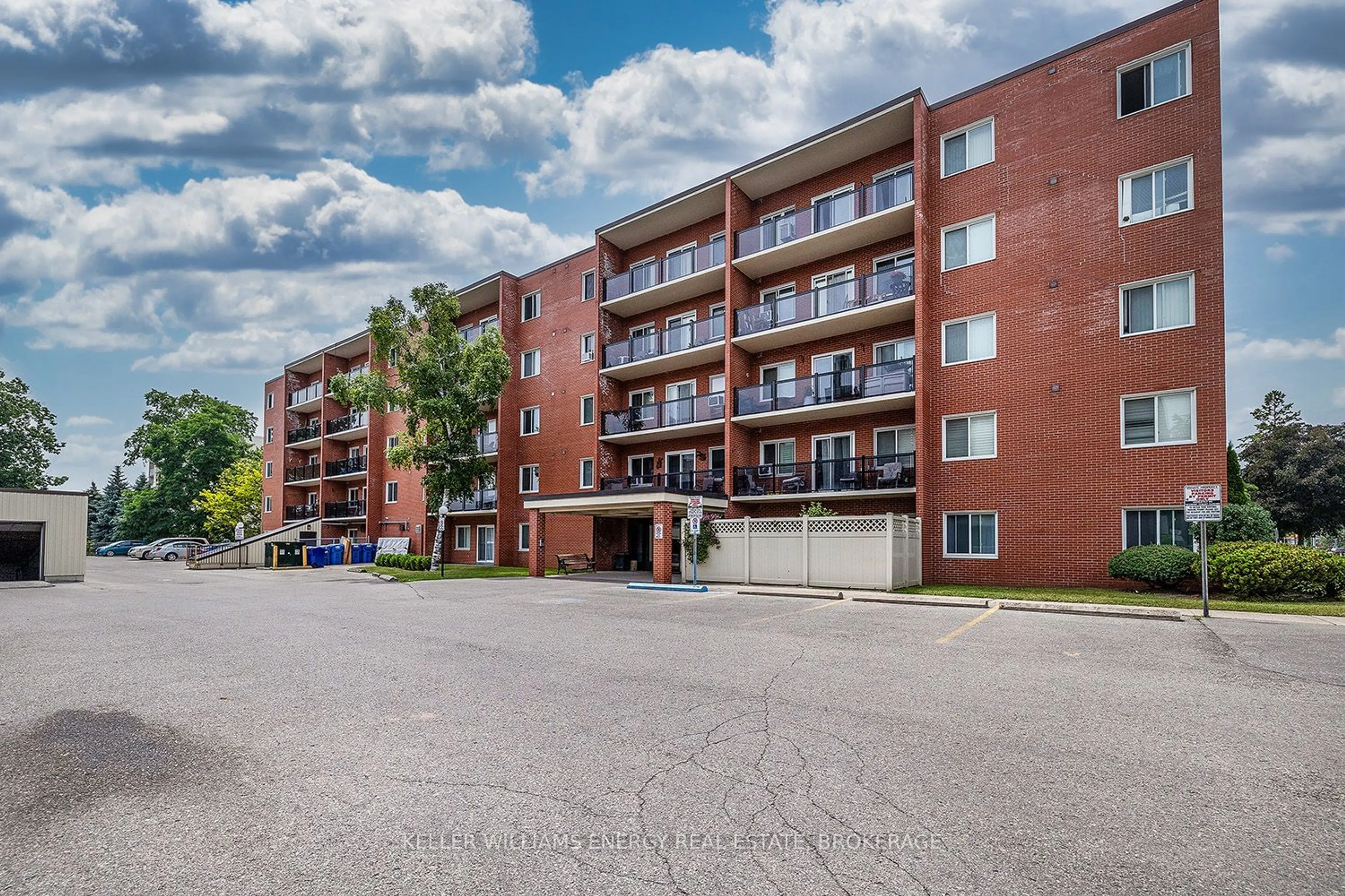 A pic from exterior of the house or condo for 131 Taunton Rd #207, Oshawa Ontario L1G 3T8