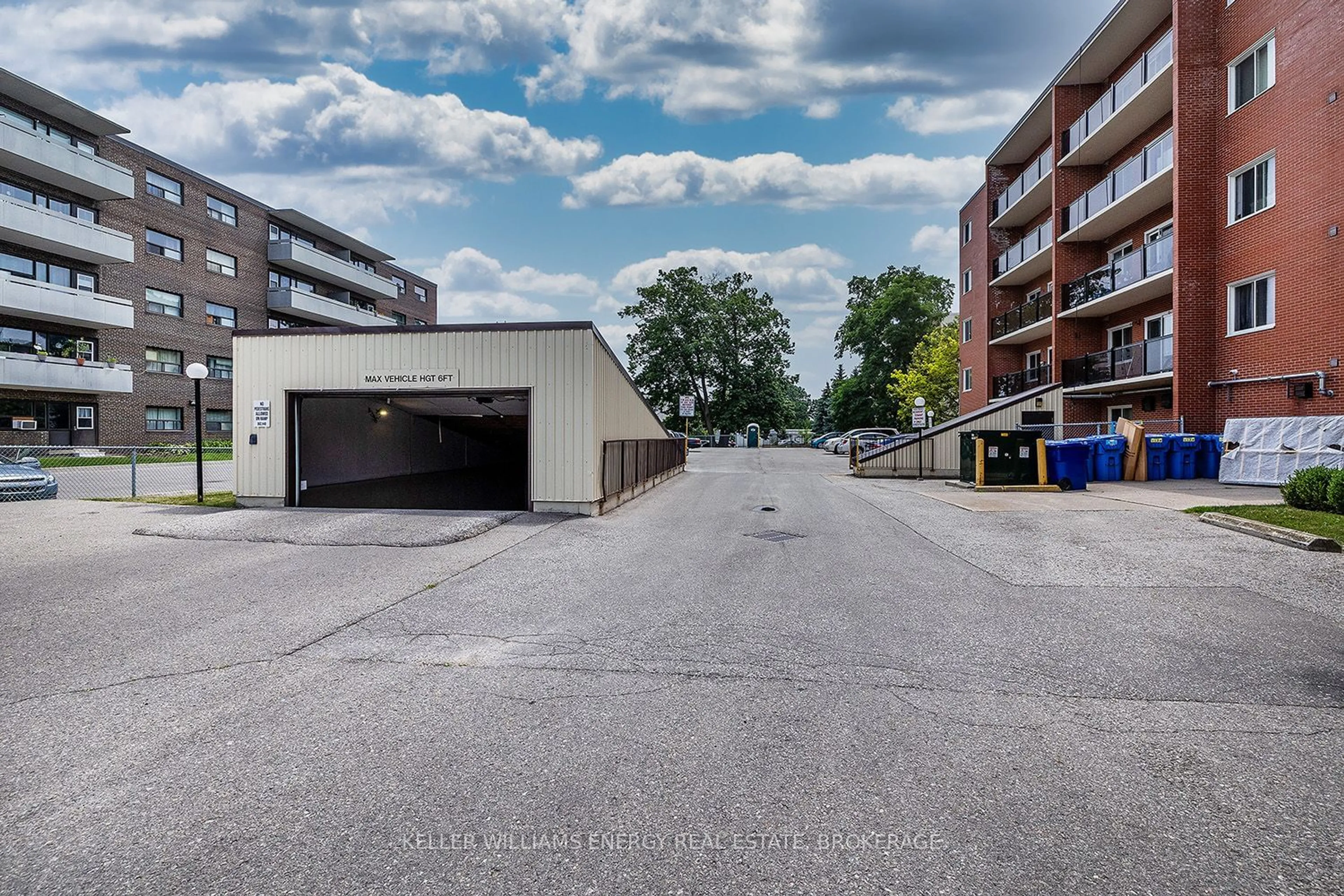 Street view for 131 Taunton Rd #207, Oshawa Ontario L1G 3T8