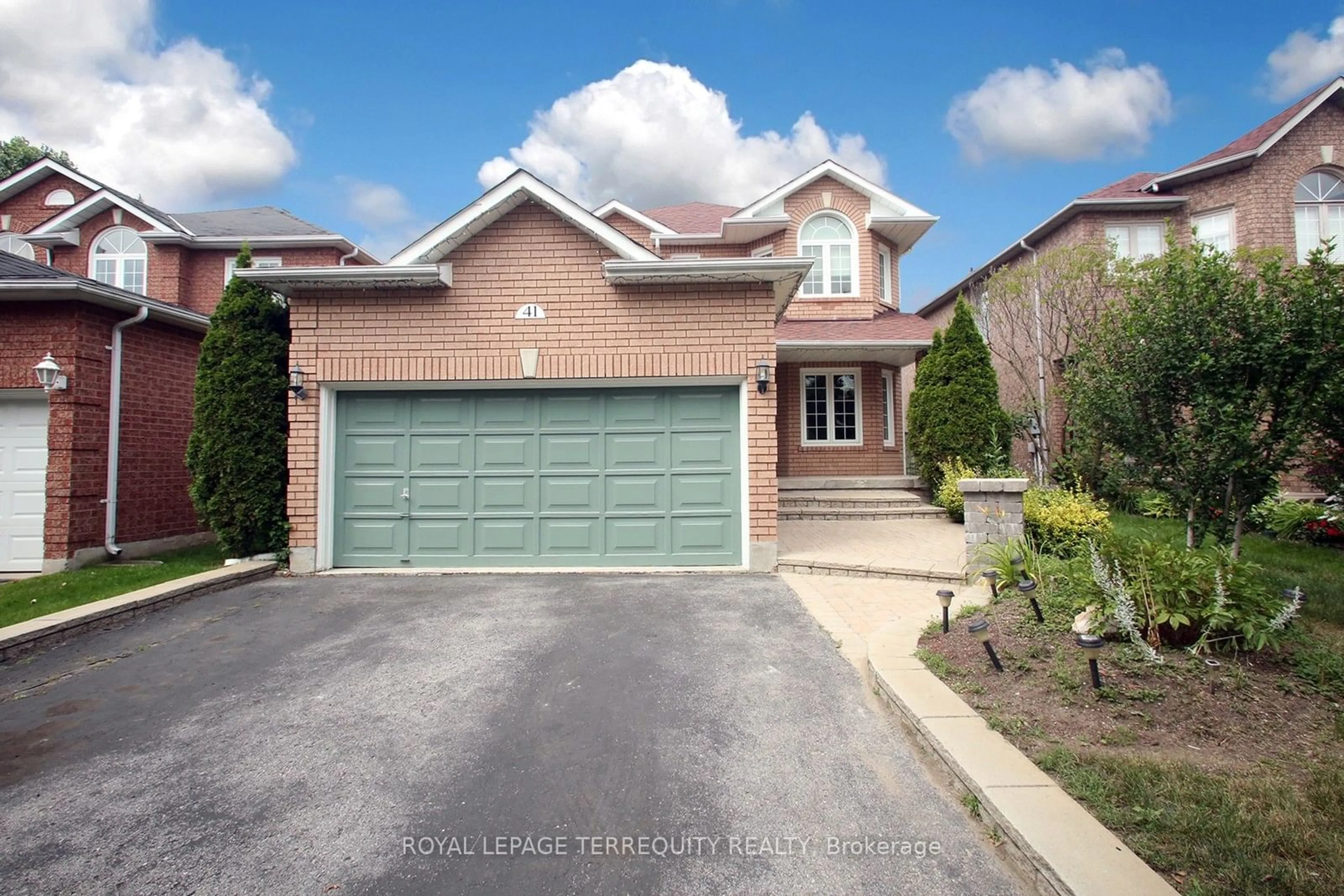 Frontside or backside of a home for 41 Tipton Cres, Ajax Ontario L1T 4A6