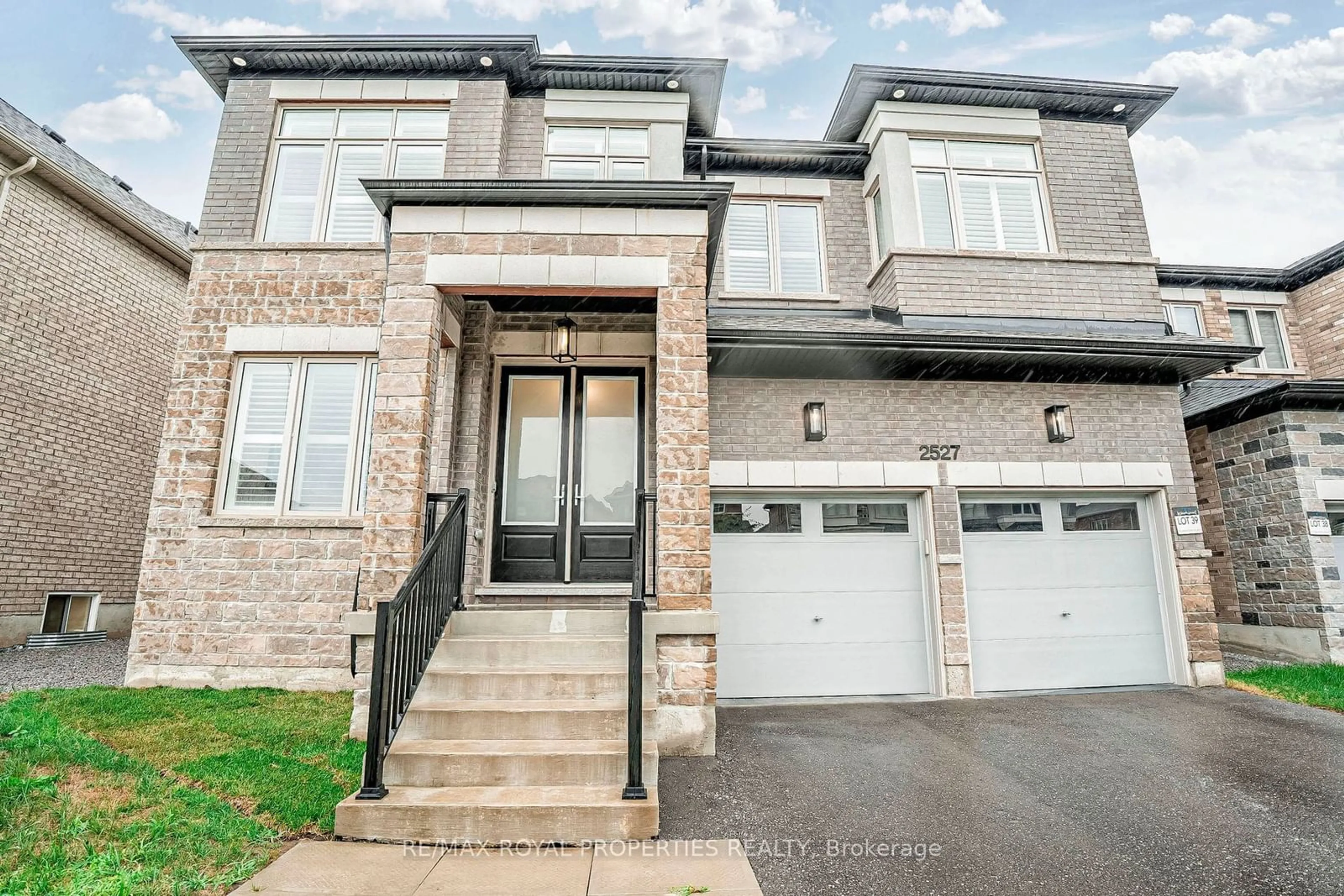 A pic from exterior of the house or condo for 2527 Florentine Pl, Pickering Ontario L1X 0H3