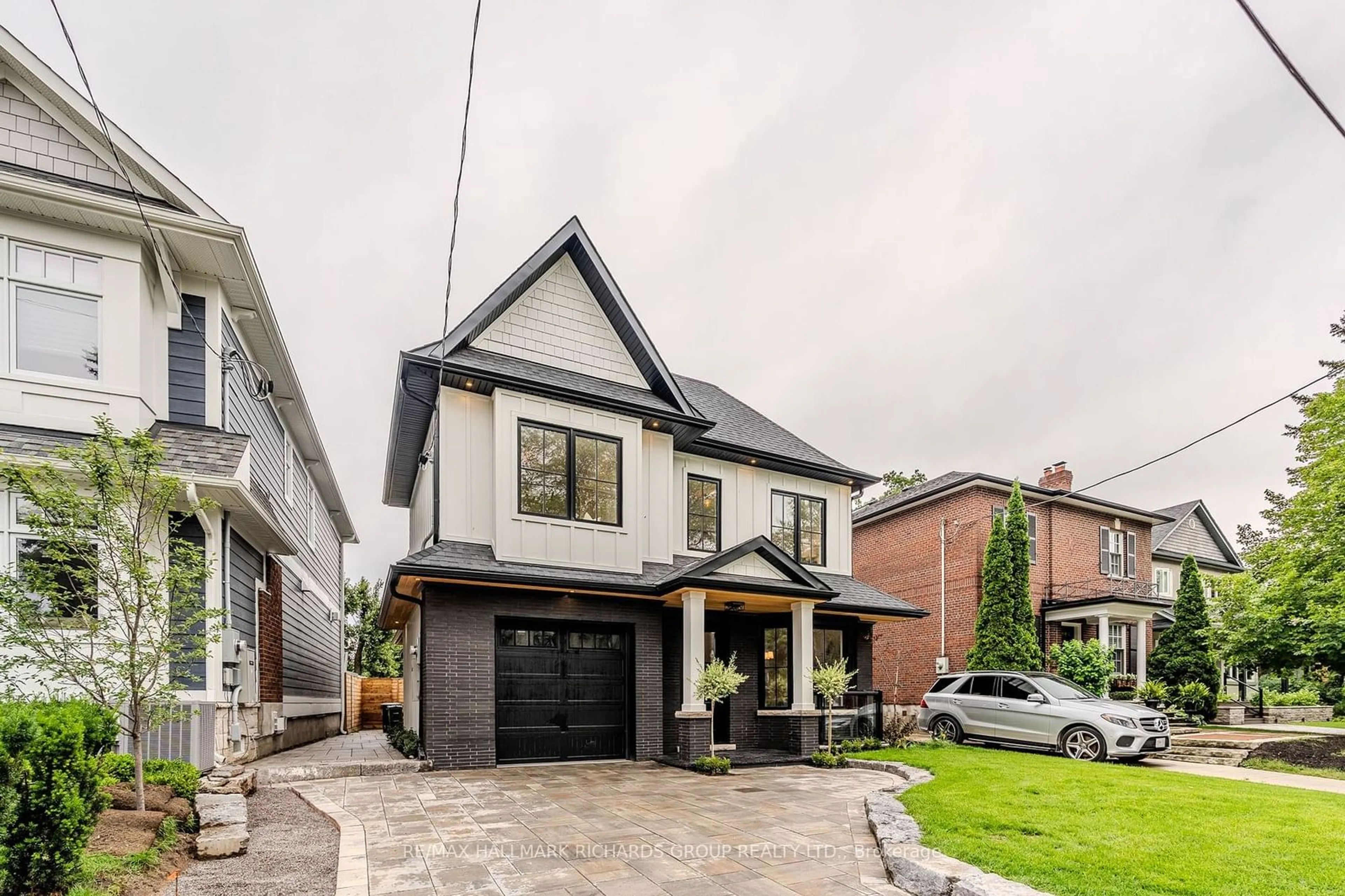 Home with brick exterior material for 33 Lynndale Rd, Toronto Ontario M1N 1B9