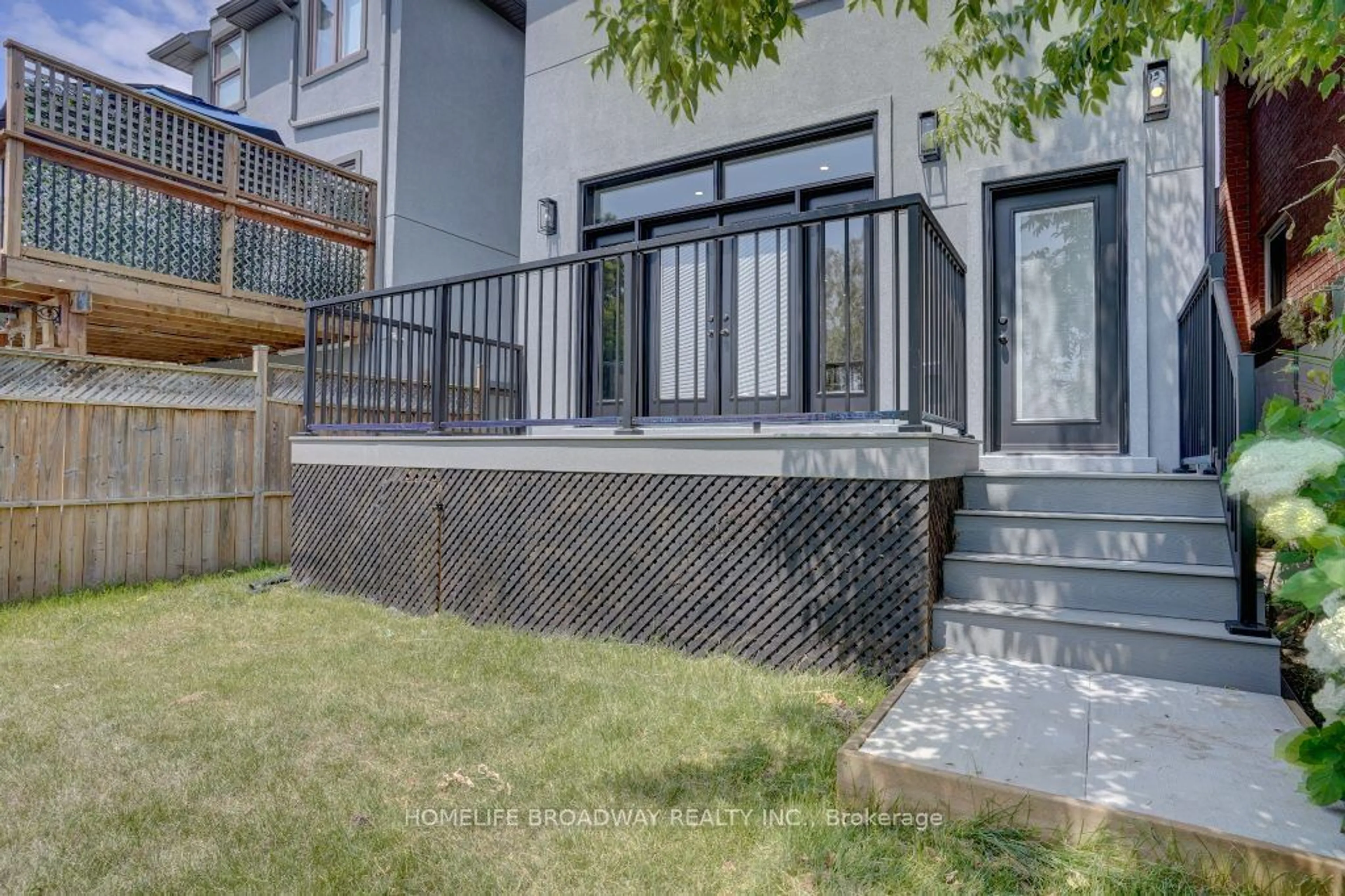 Patio for 75 Holmstead Ave, Toronto Ontario M4B 1T3