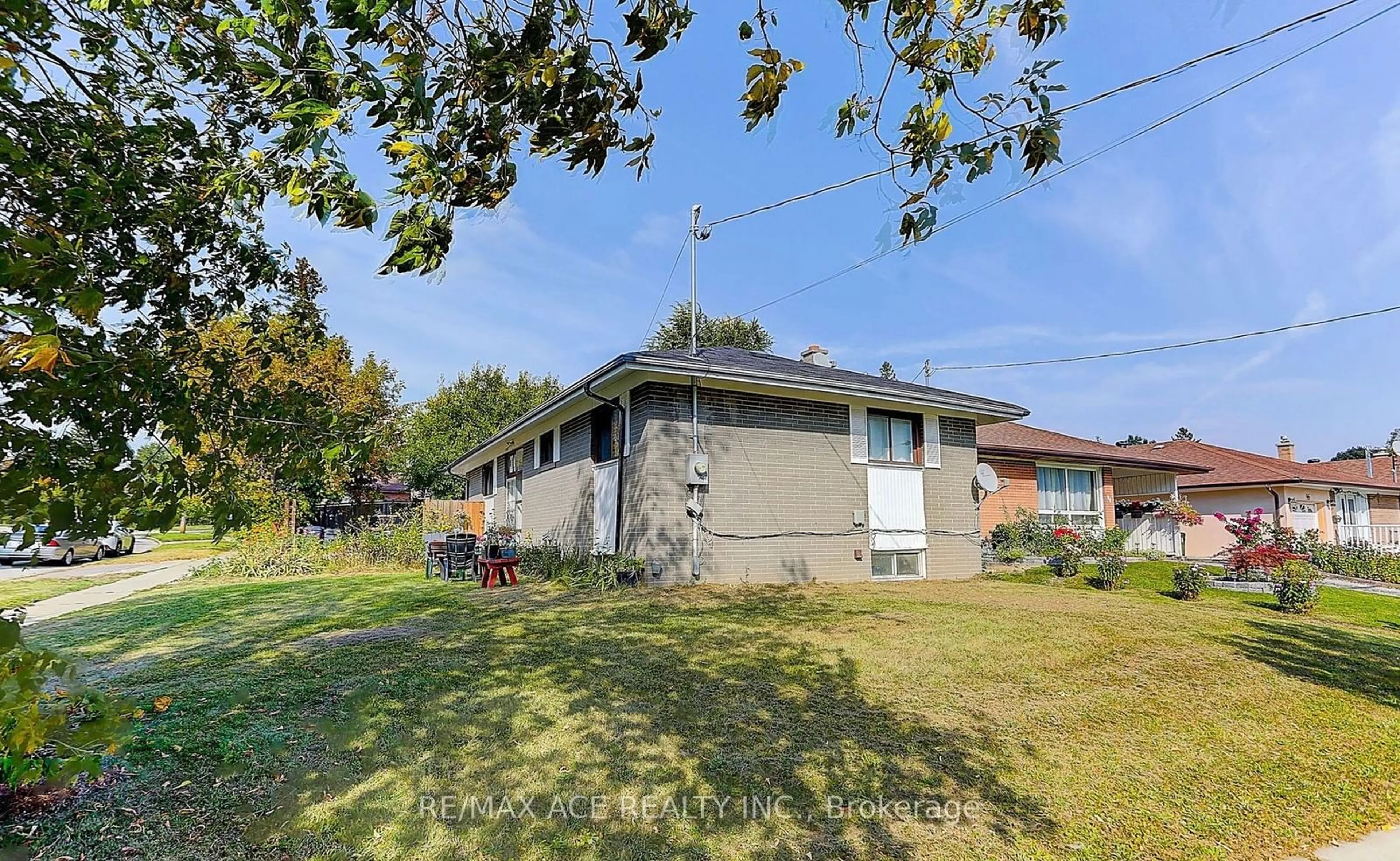 Frontside or backside of a home for 1 Mid Pines Rd, Toronto Ontario M1G 2L5