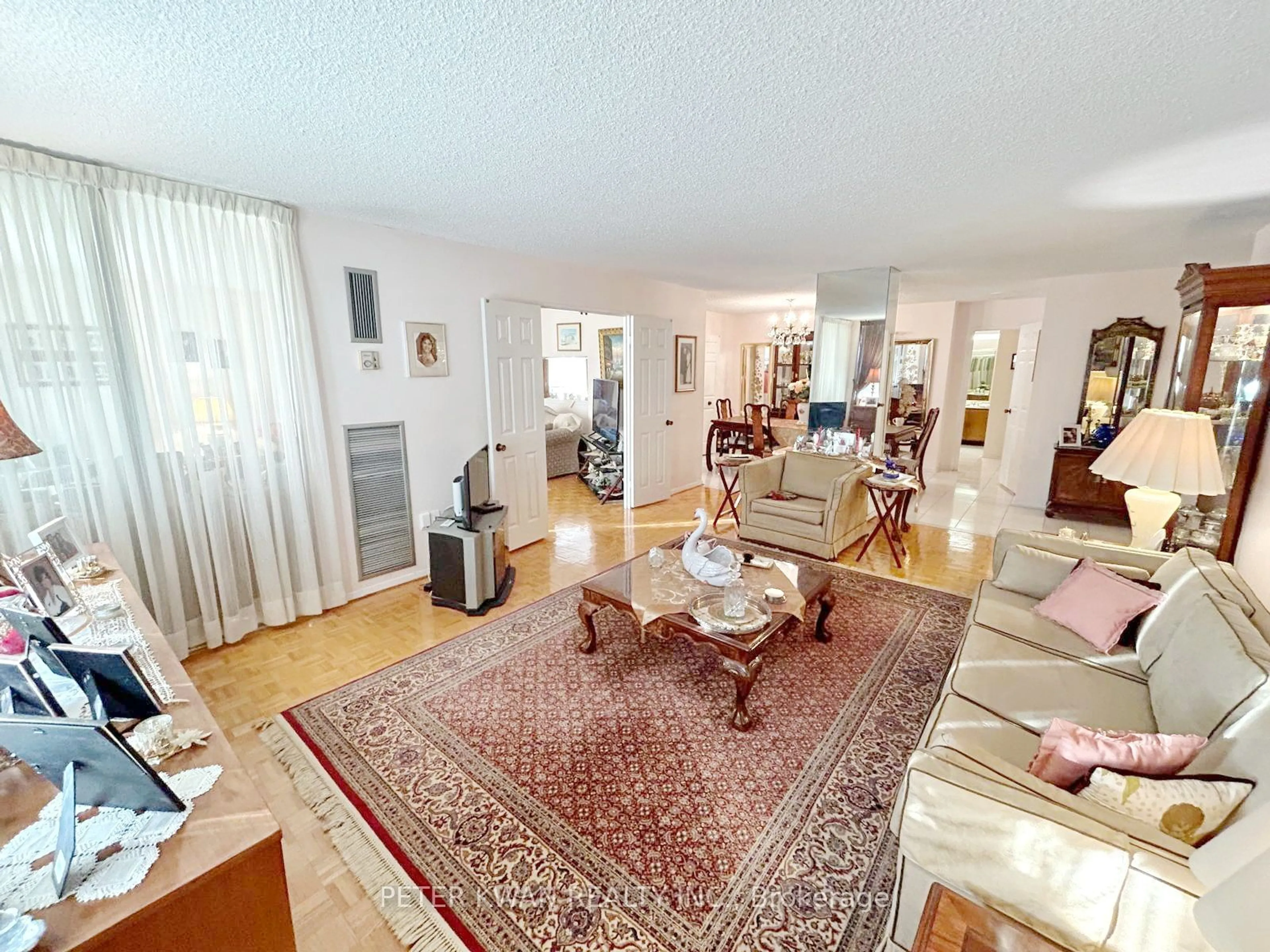 Living room for 2330 Bridletowne Circ #1704, Toronto Ontario M1W 3P6