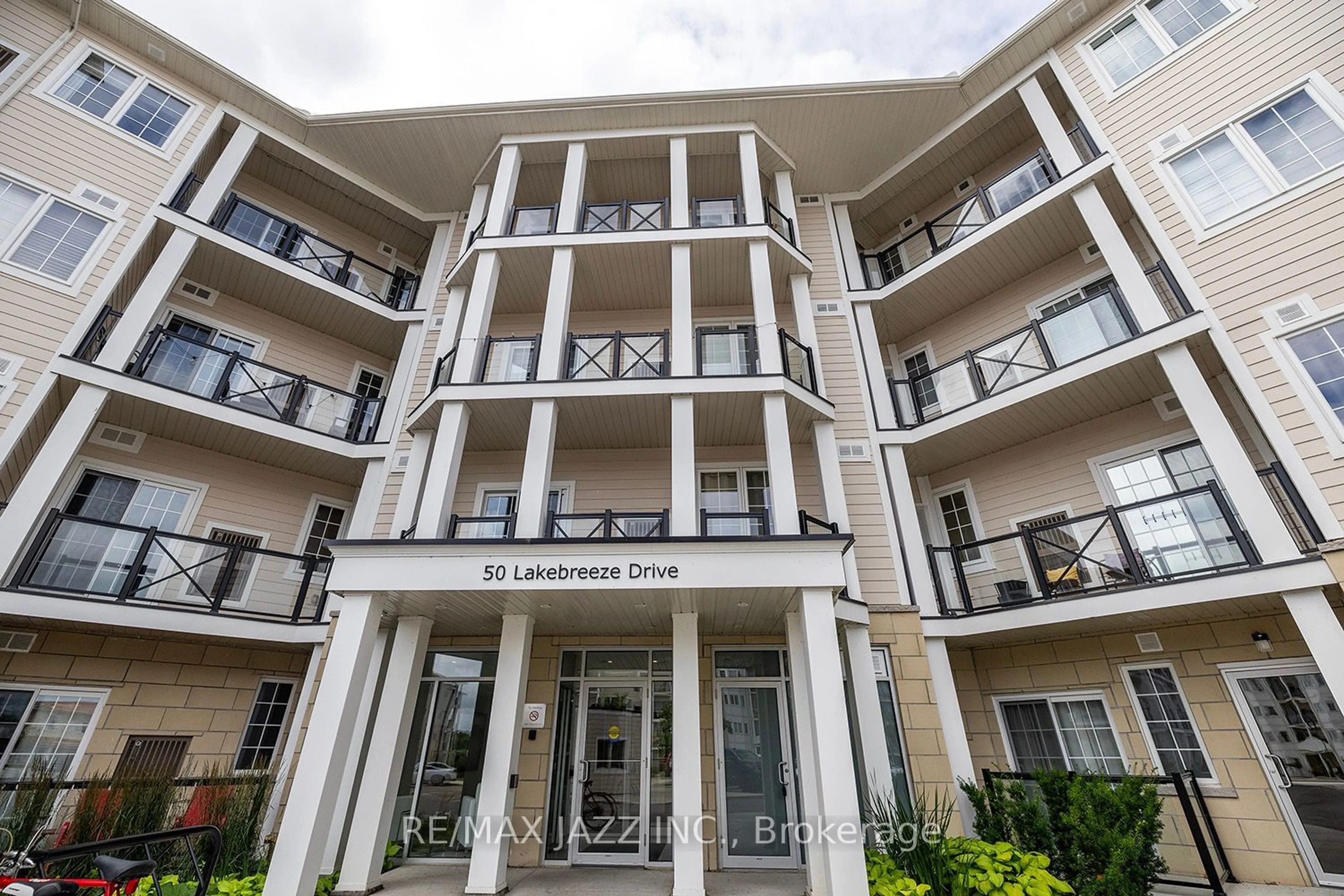 Outside view for 50 Lakebreeze Dr #401, Clarington Ontario L1B 0V9