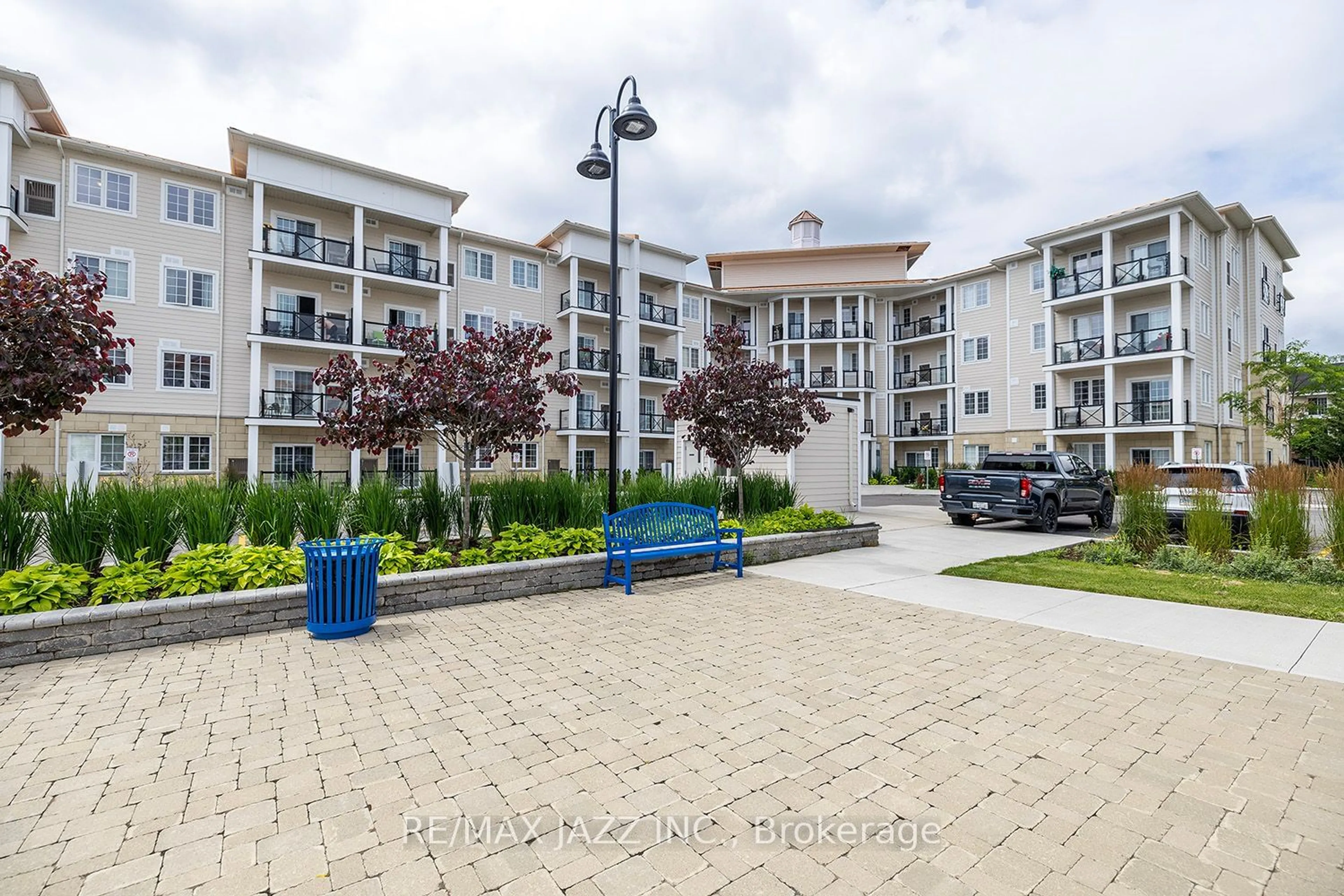 A pic from exterior of the house or condo for 50 Lakebreeze Dr #401, Clarington Ontario L1B 0V9