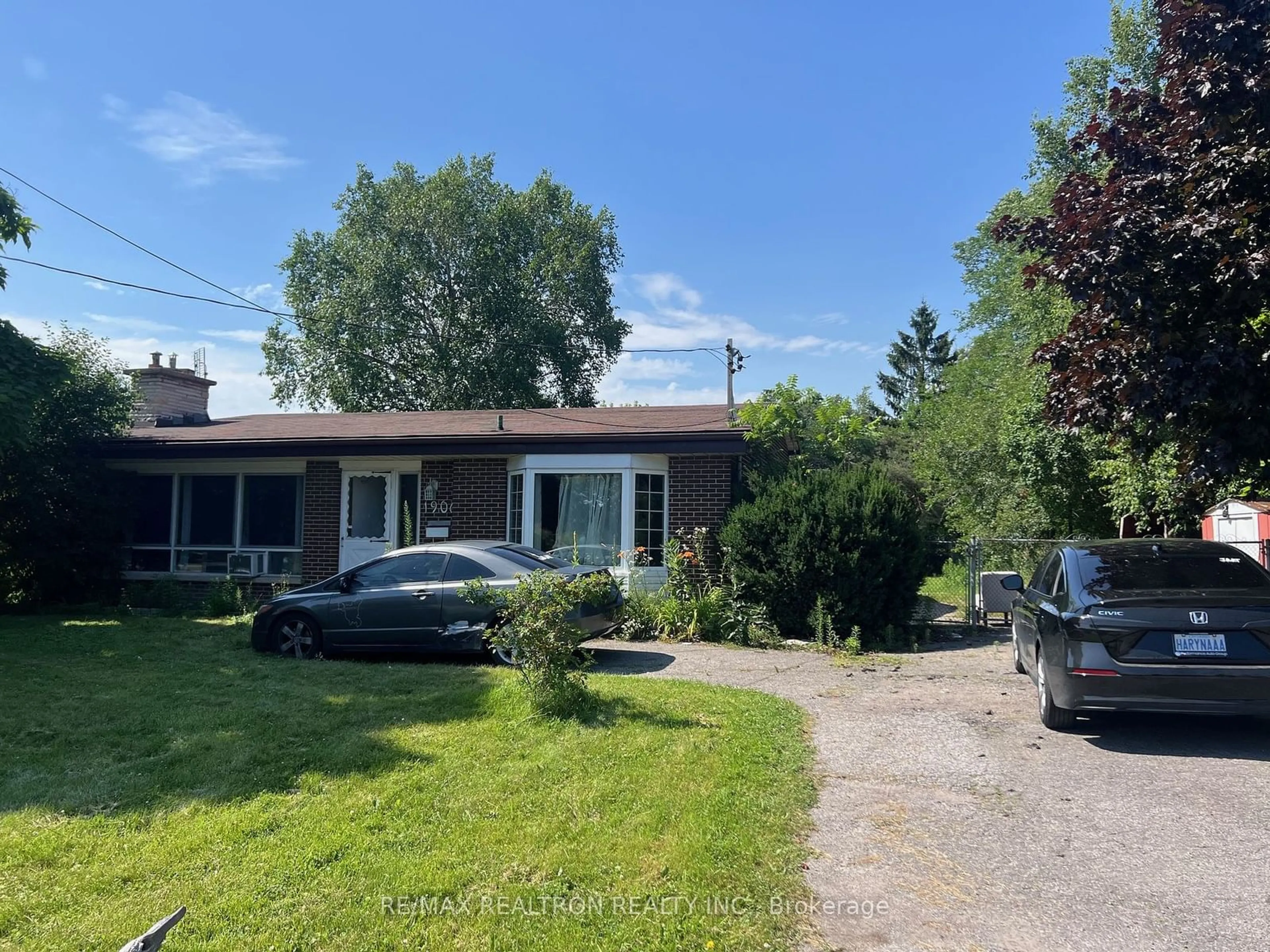 Outside view for 1906 Rossland Rd, Whitby Ontario L1N 3P5