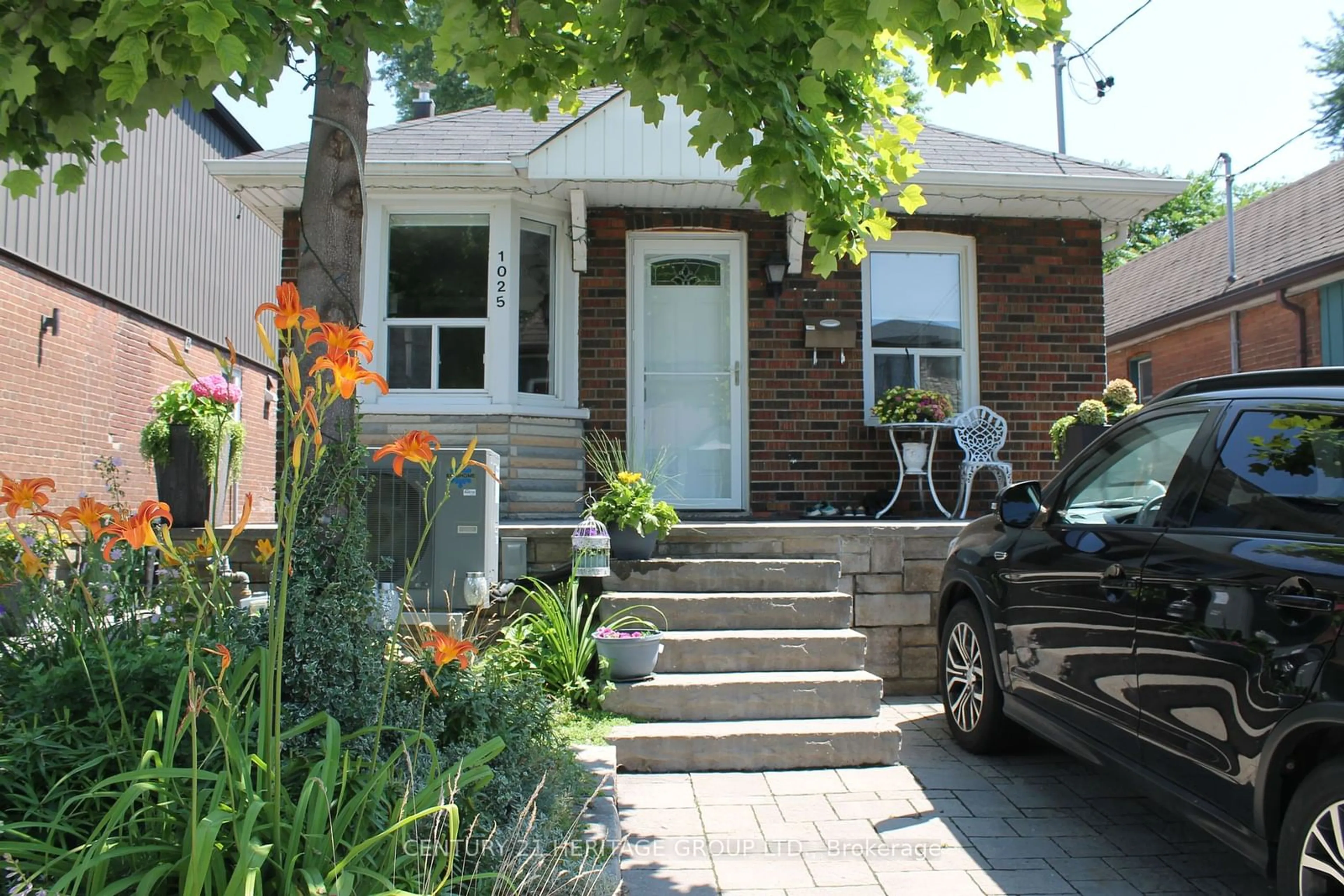 Frontside or backside of a home for 1025 Greenwood Ave, Toronto Ontario M4J 4C9