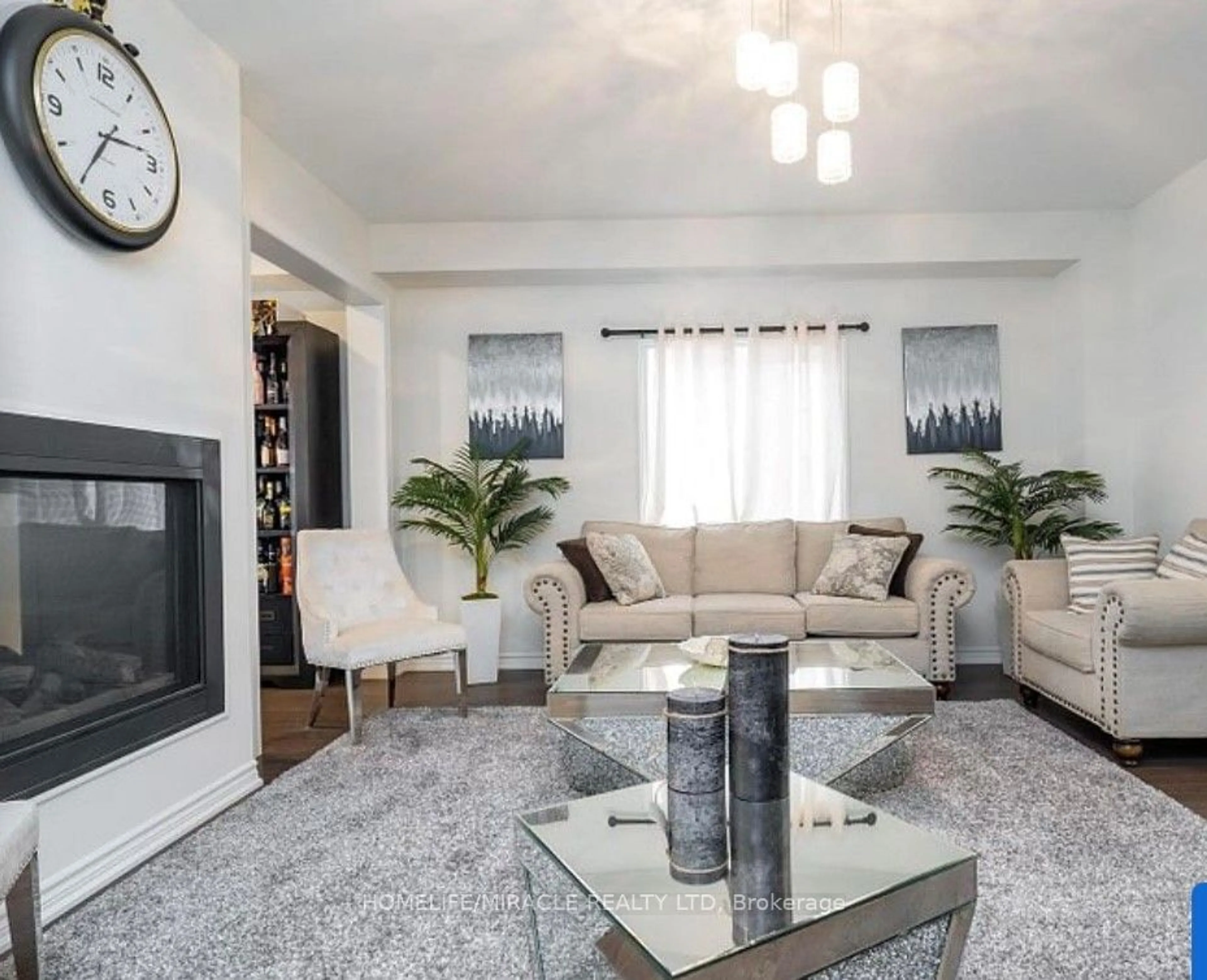 Living room for 279 Northglen Blvd, Clarington Ontario L1C 6R4