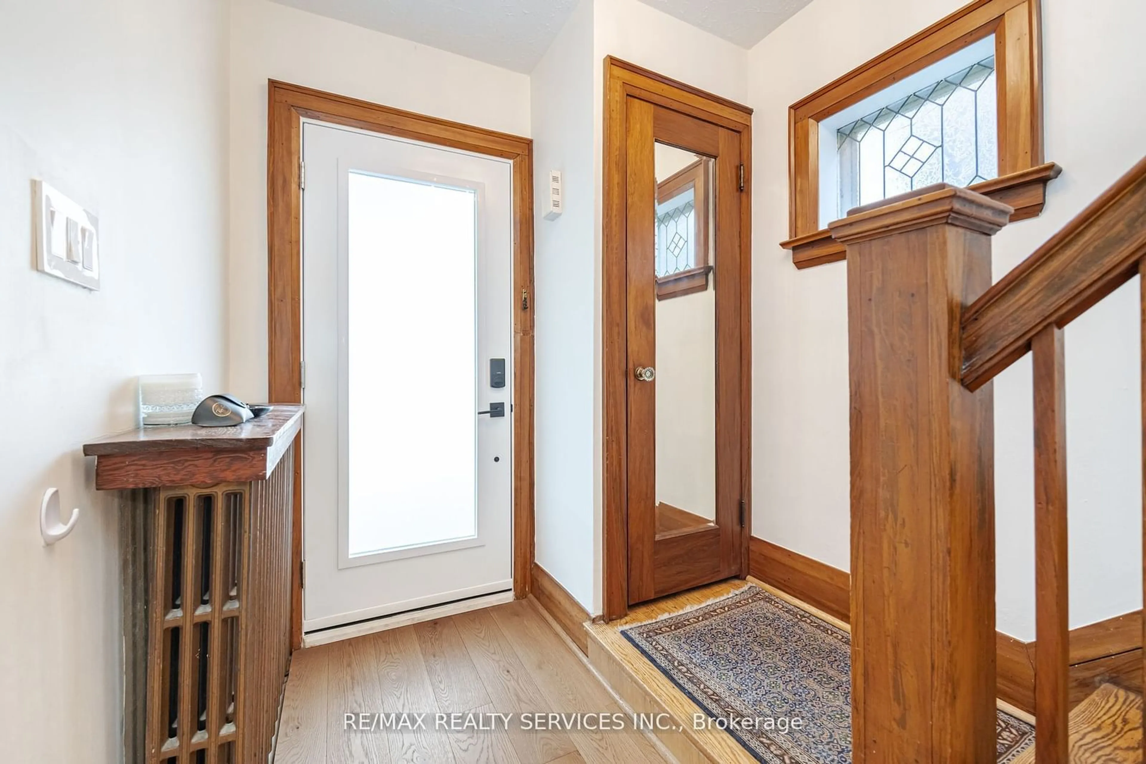 Indoor entryway for 20 Courcelette Rd, Toronto Ontario M1N 2S8