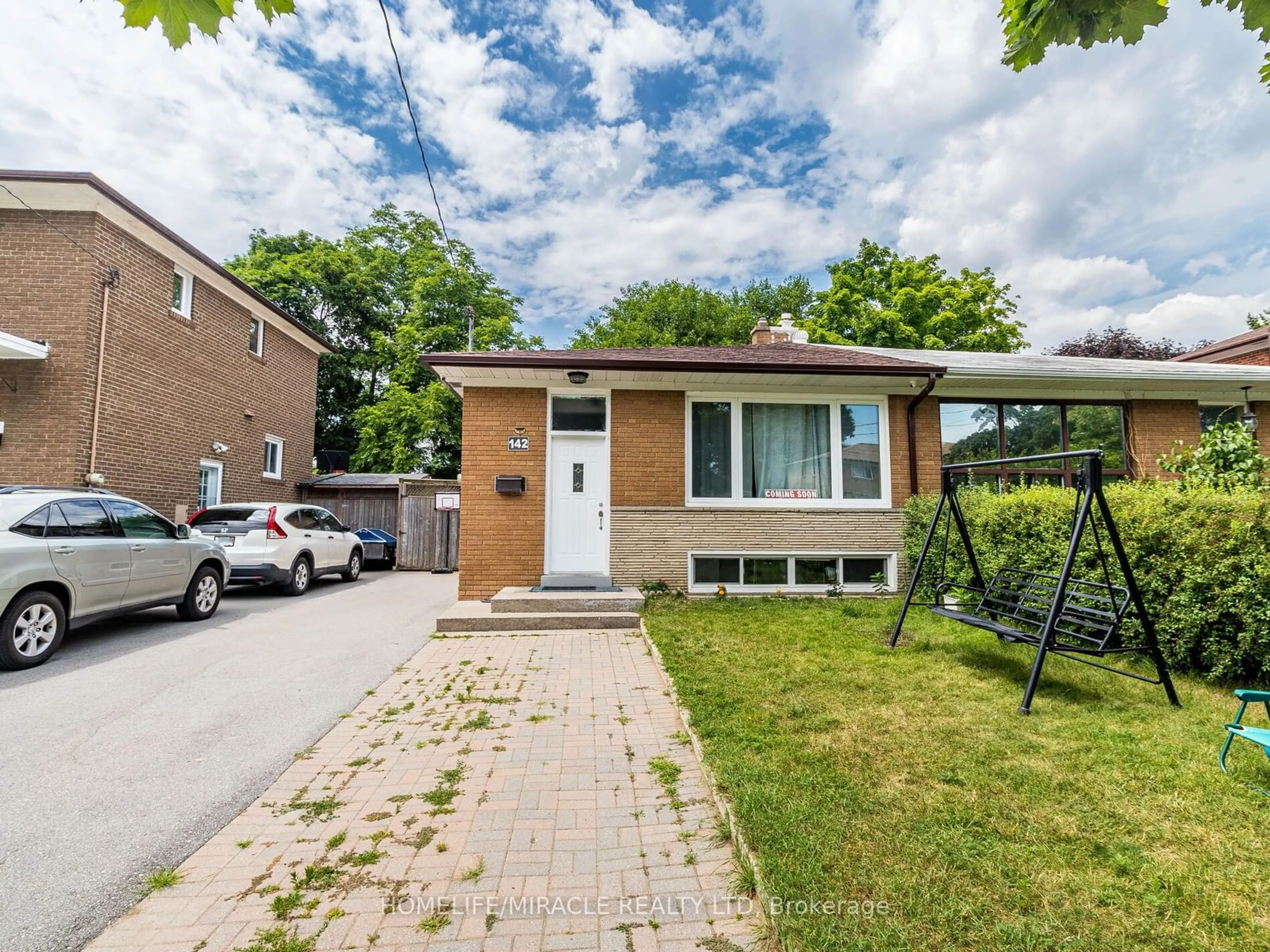 Frontside or backside of a home for 142 Rodda Blvd, Toronto Ontario M1E 2Z9