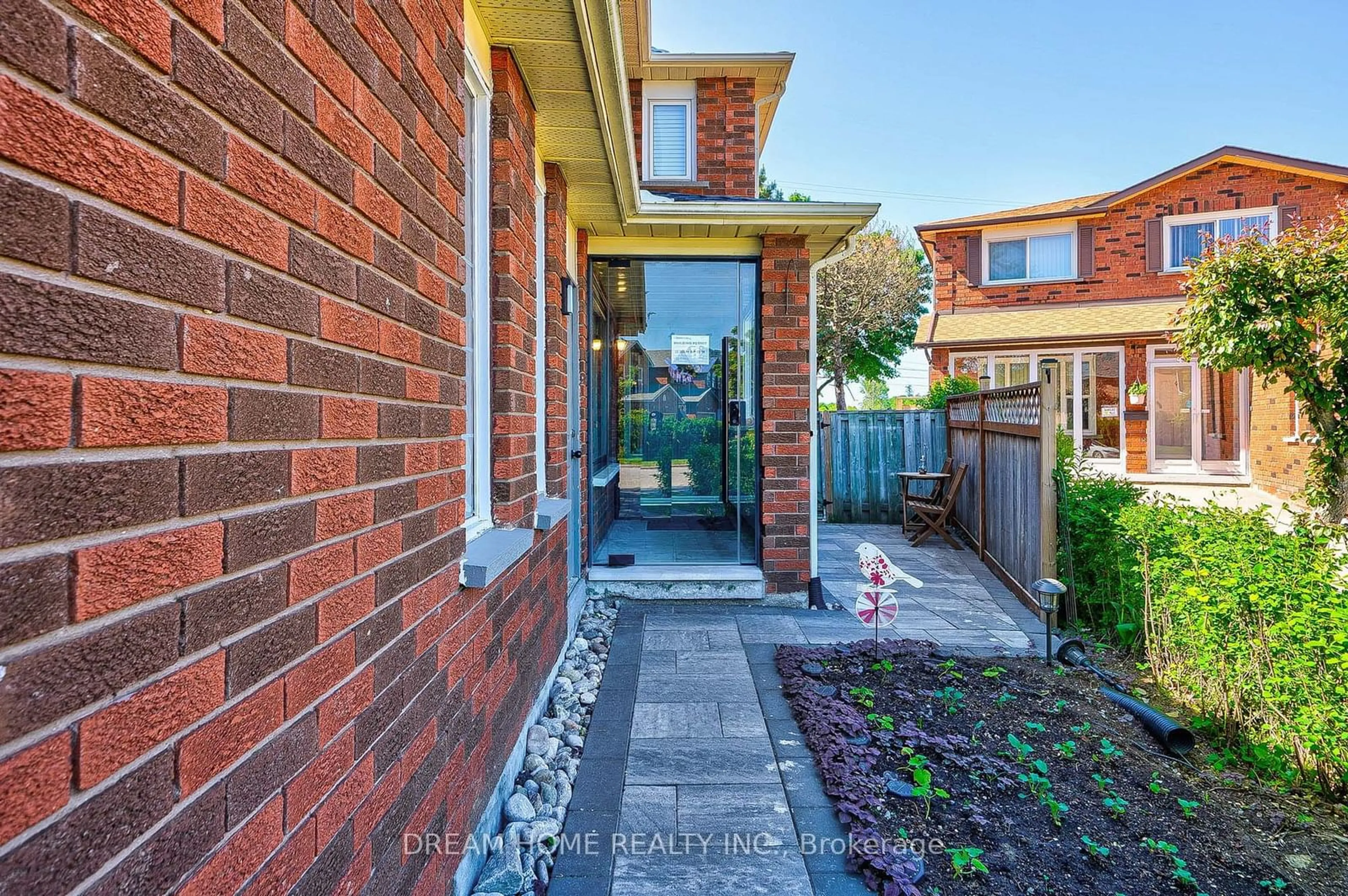 Home with brick exterior material for 48 Wharton Sq, Toronto Ontario M1V 4N5