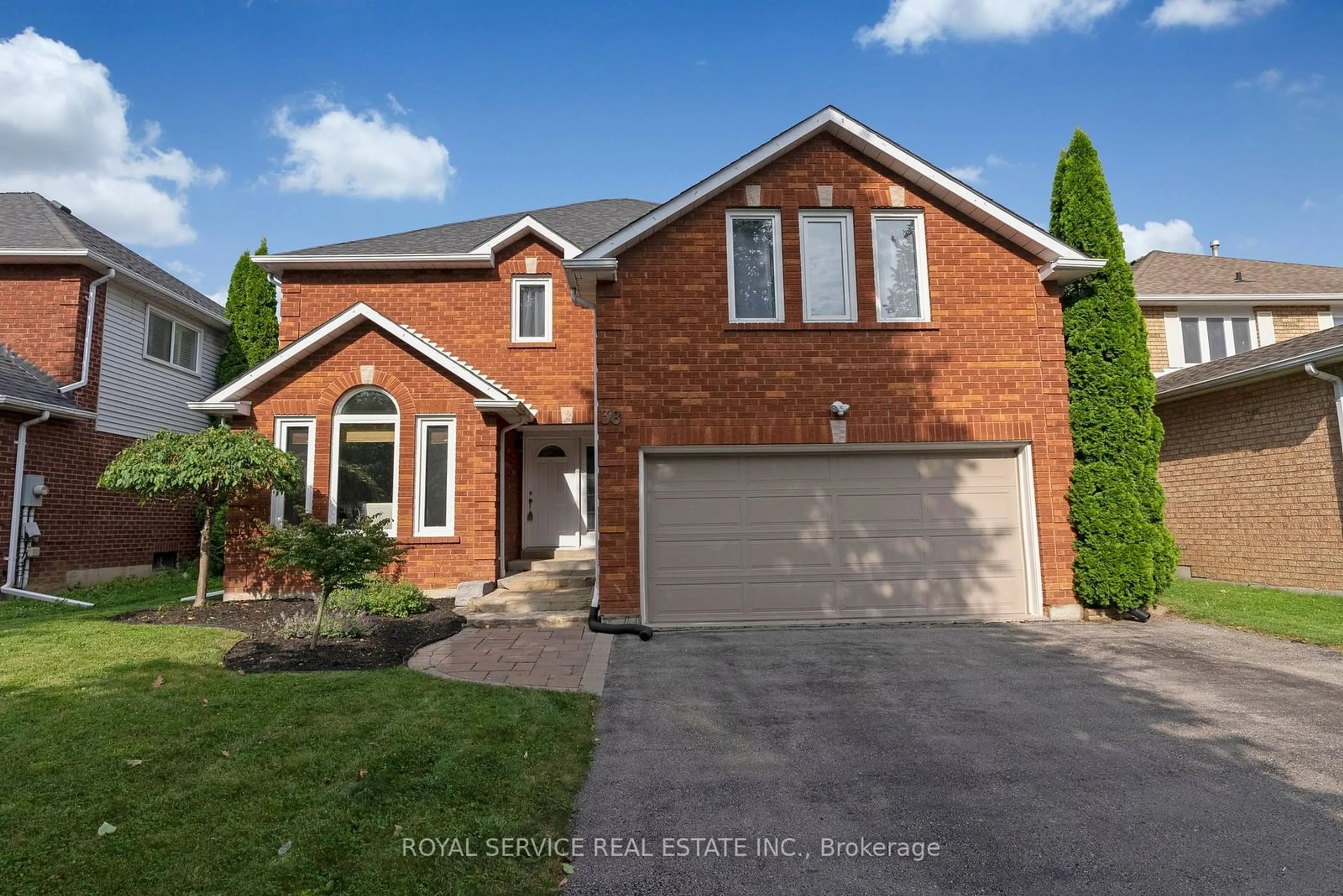 Frontside or backside of a home for 38 Strathmanor Dr, Clarington Ontario L1C 4L3