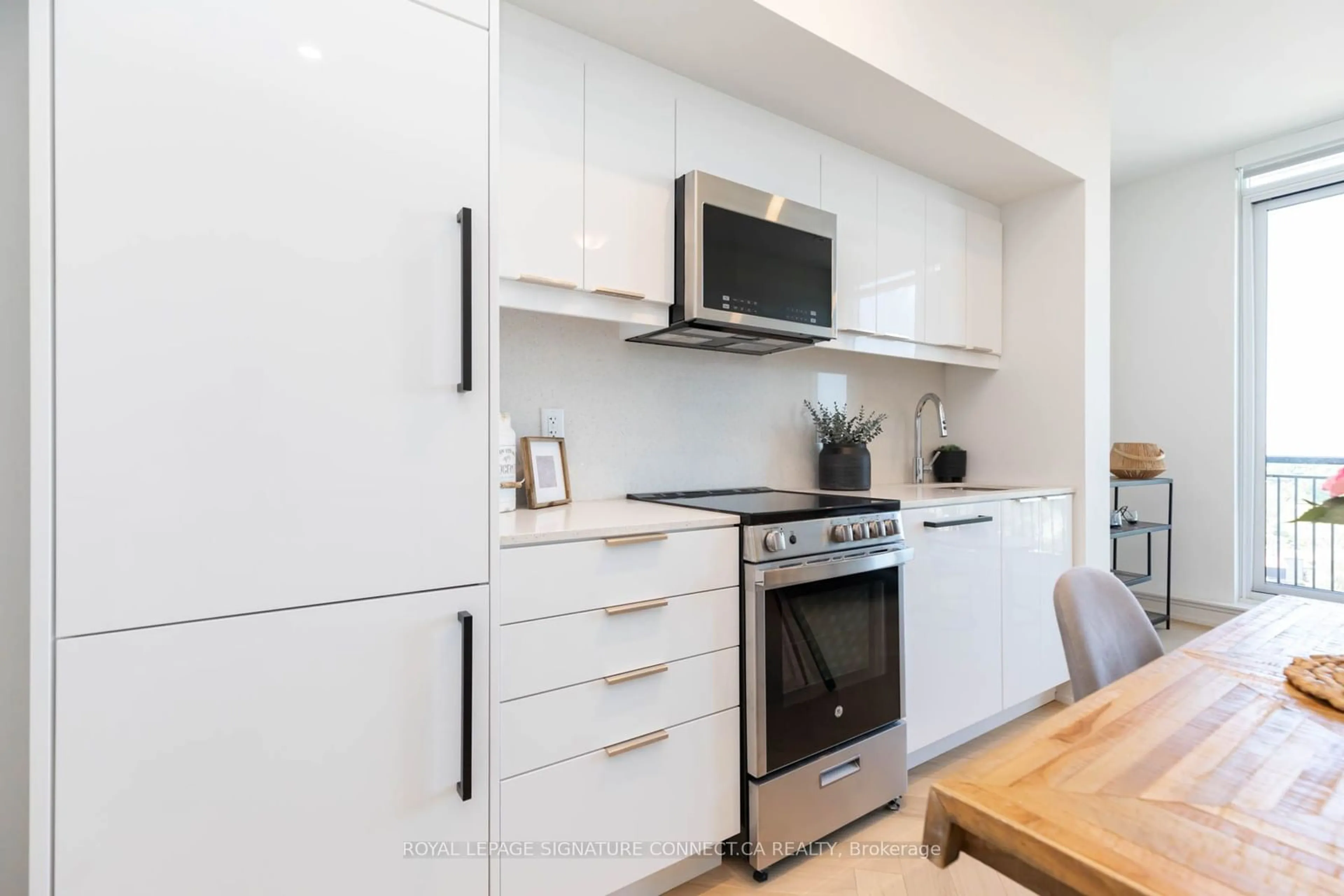 Standard kitchen for 90 Glen Everest Rd #1009, Toronto Ontario M1N 1T7