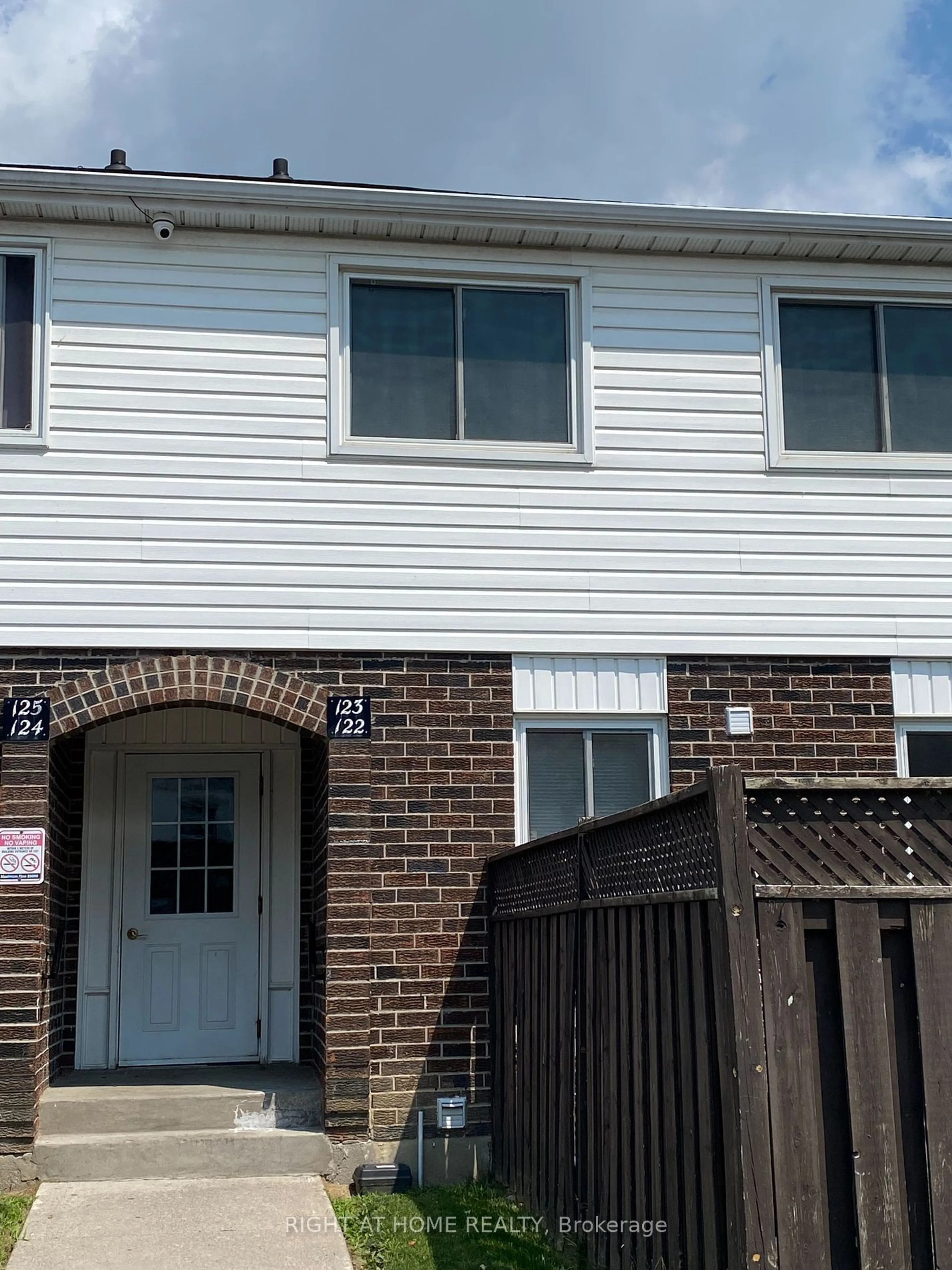 A pic from exterior of the house or condo for 1010 Glen St #123, Oshawa Ontario L1J 6J2