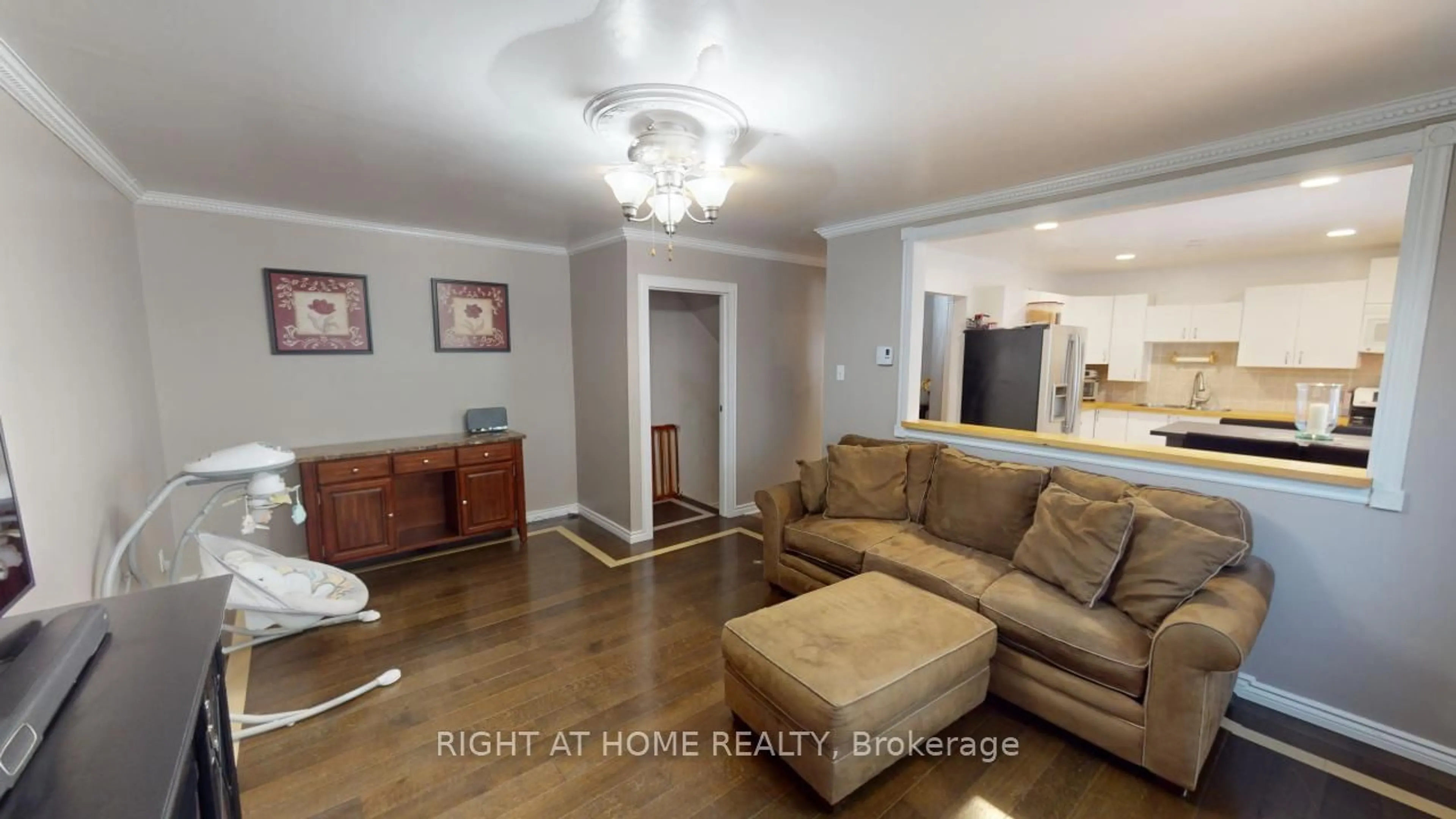 Living room for 1010 Glen St #123, Oshawa Ontario L1J 6J2