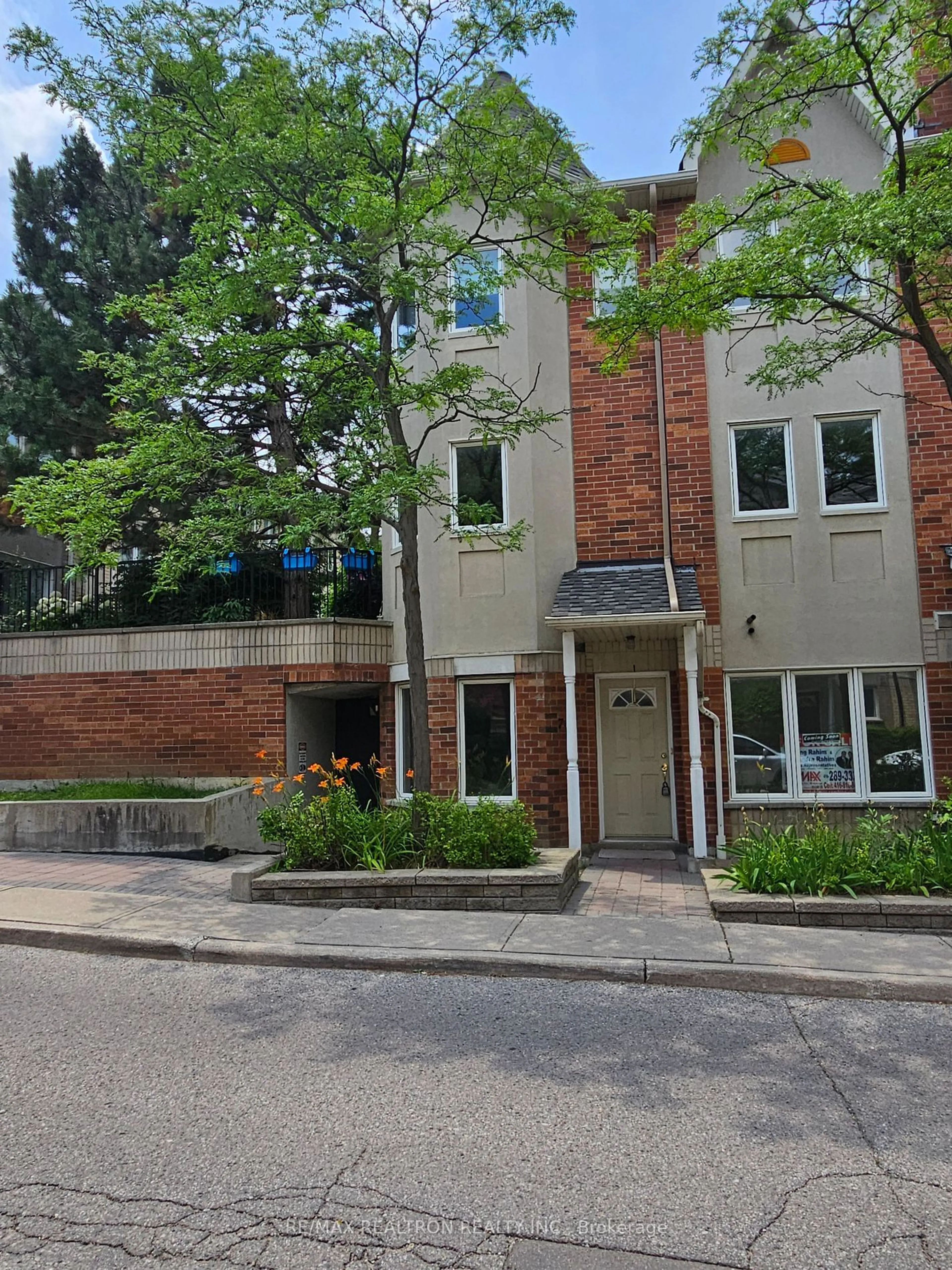 A pic from exterior of the house or condo for 28 Rosebank Dr #705, Toronto Ontario M1B 5Z1