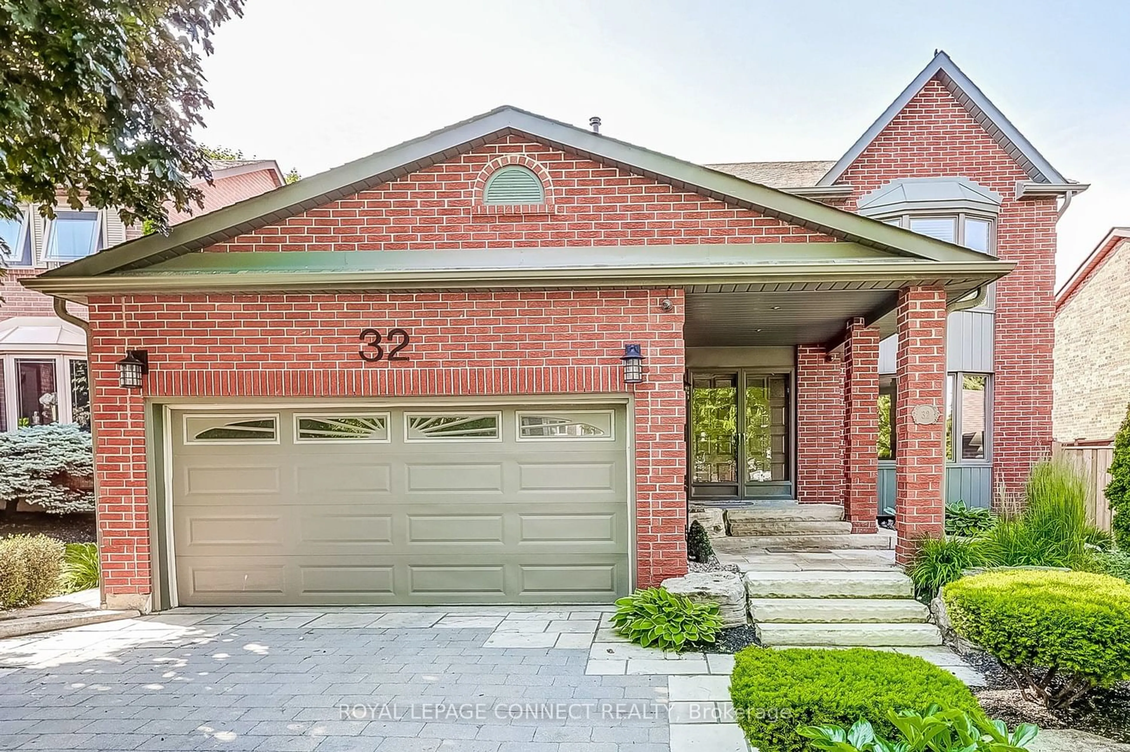 Home with brick exterior material for 32 Maplewood Dr, Whitby Ontario L1N 7C4