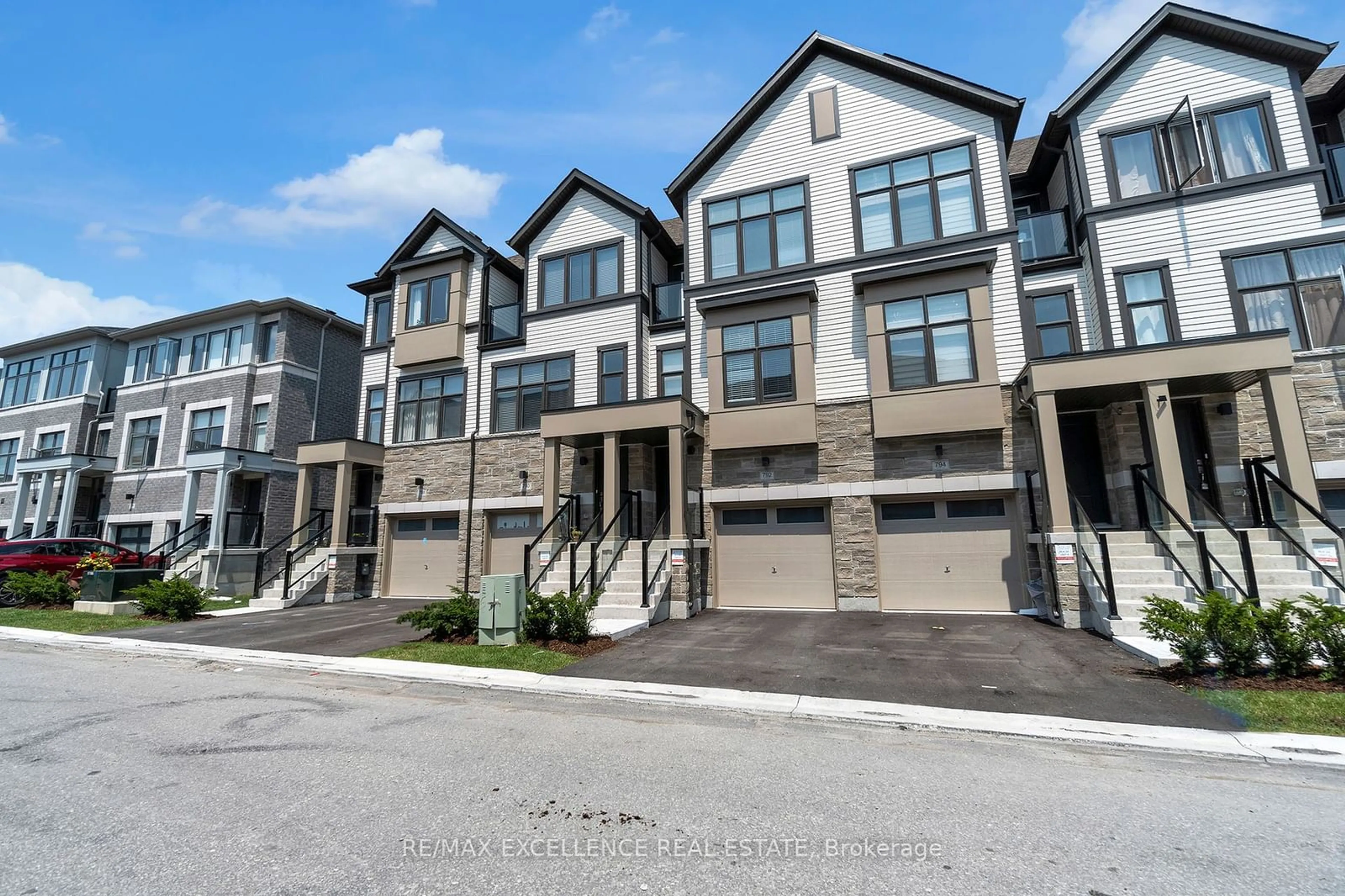 A pic from exterior of the house or condo for 792 Kootenay Path, Oshawa Ontario L1H 0B1