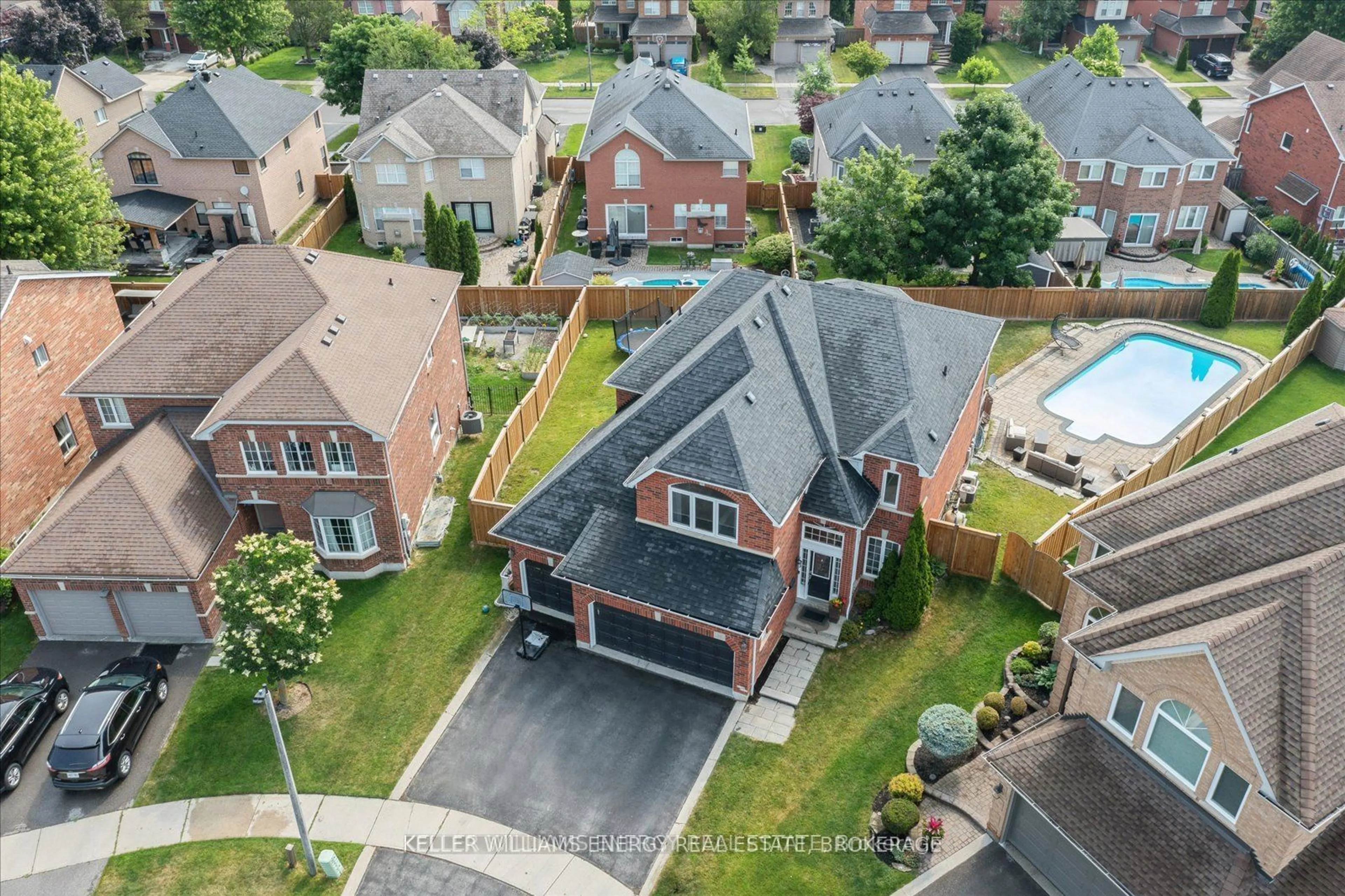 Frontside or backside of a home for 39 Gartshore Dr, Whitby Ontario L1P 1N6