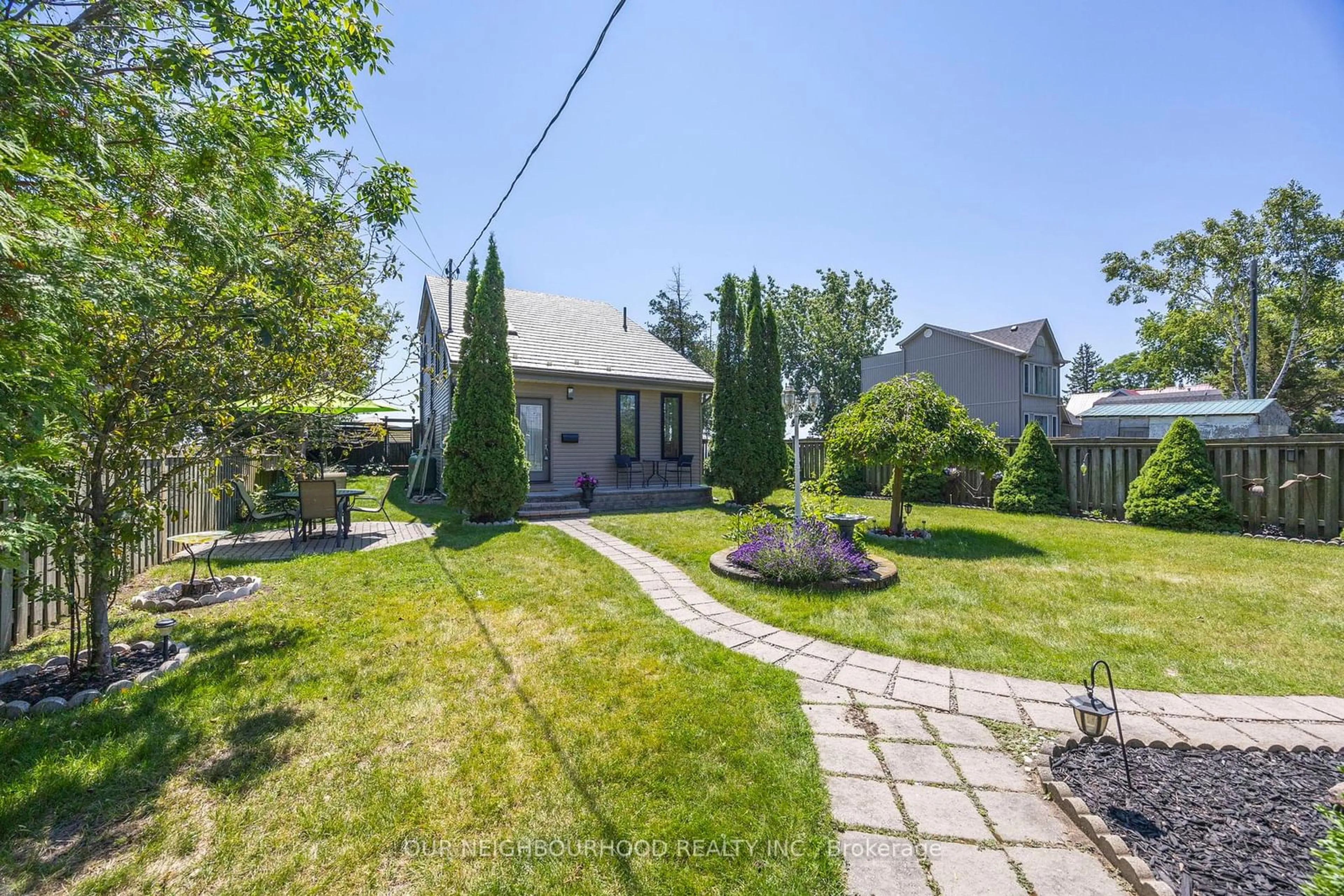Frontside or backside of a home for 81 Cedar Crest Beach Rd, Clarington Ontario L1C 4B2