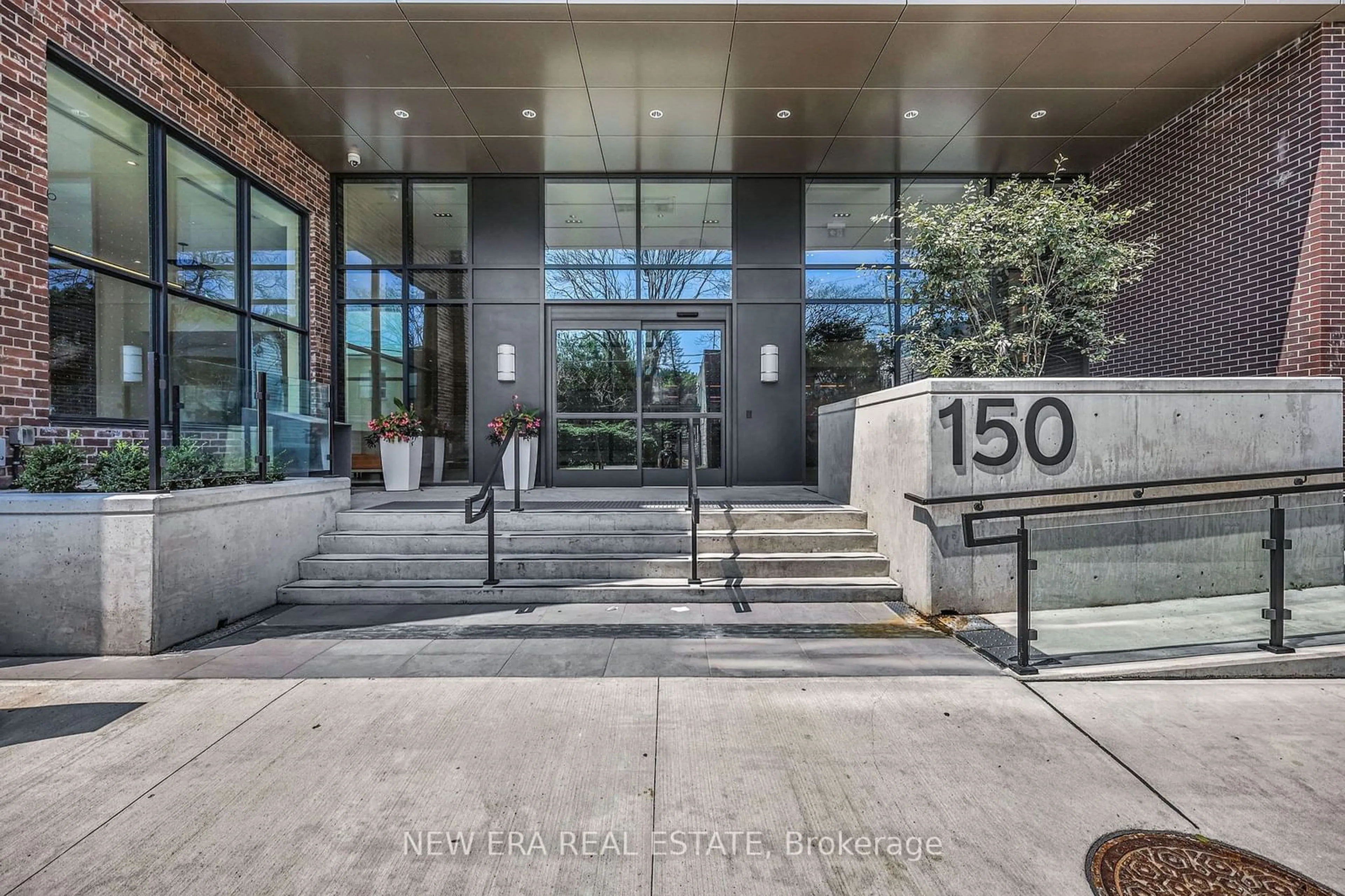 Indoor foyer for 150 Logan Ave #301, Toronto Ontario M4M 0E4