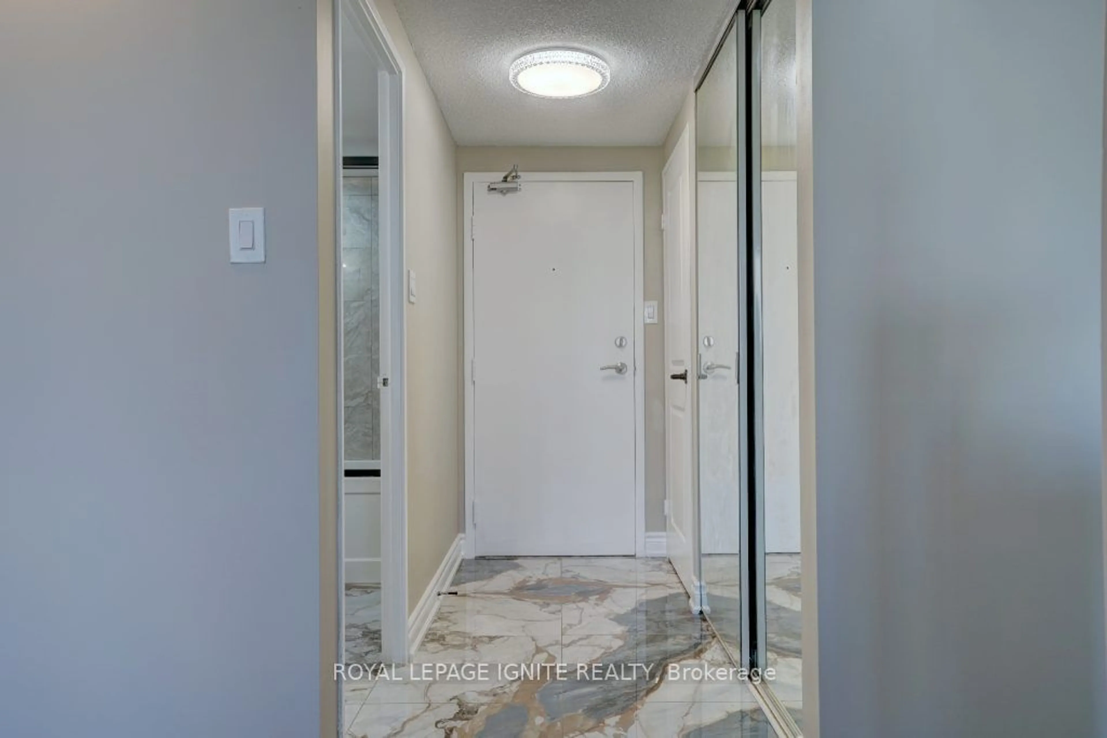 Indoor entryway for 10 Dean Park Rd #506, Toronto Ontario M1B 3G8