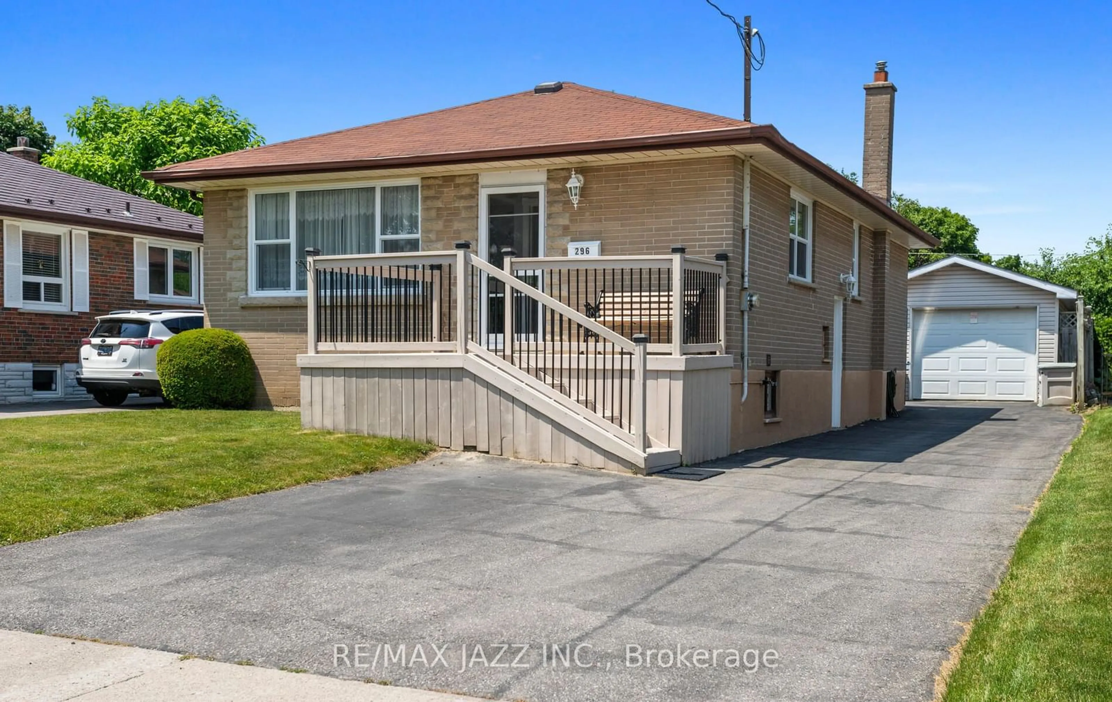 Frontside or backside of a home for 296 Humber Ave, Oshawa Ontario L1J 2T2