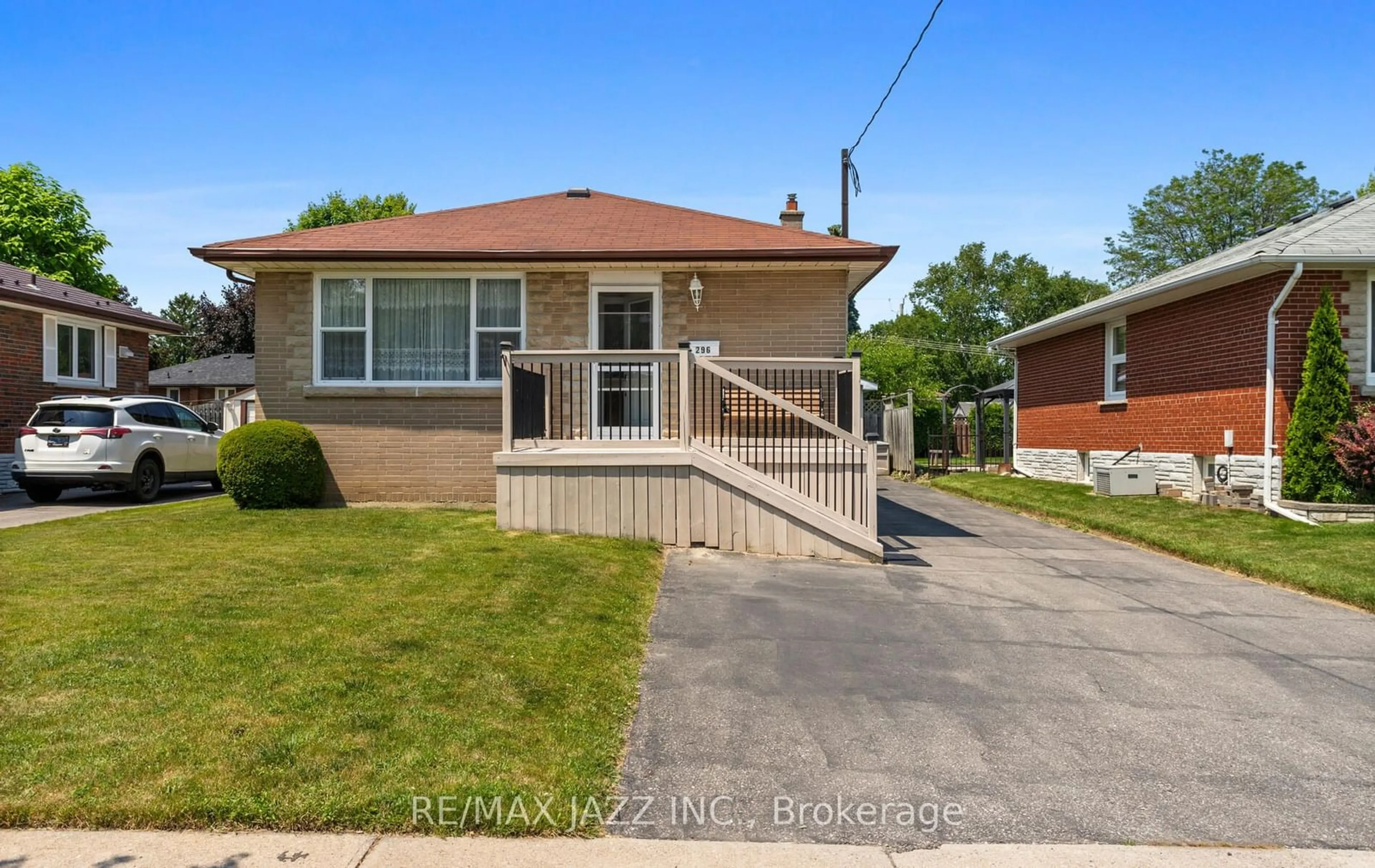 Frontside or backside of a home for 296 Humber Ave, Oshawa Ontario L1J 2T2