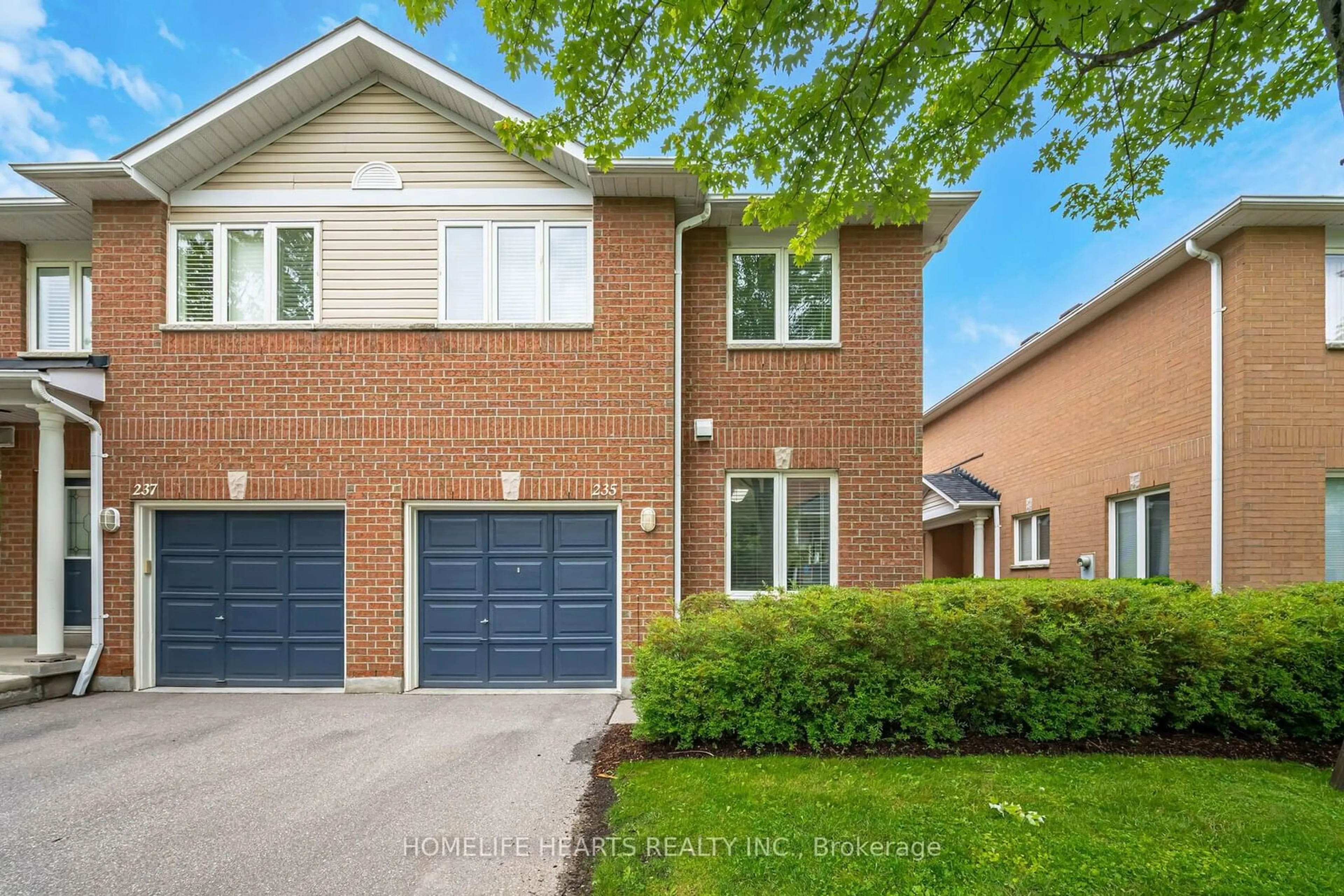 Home with brick exterior material for 83 Mondeo Dr #235, Toronto Ontario M1P 5B6