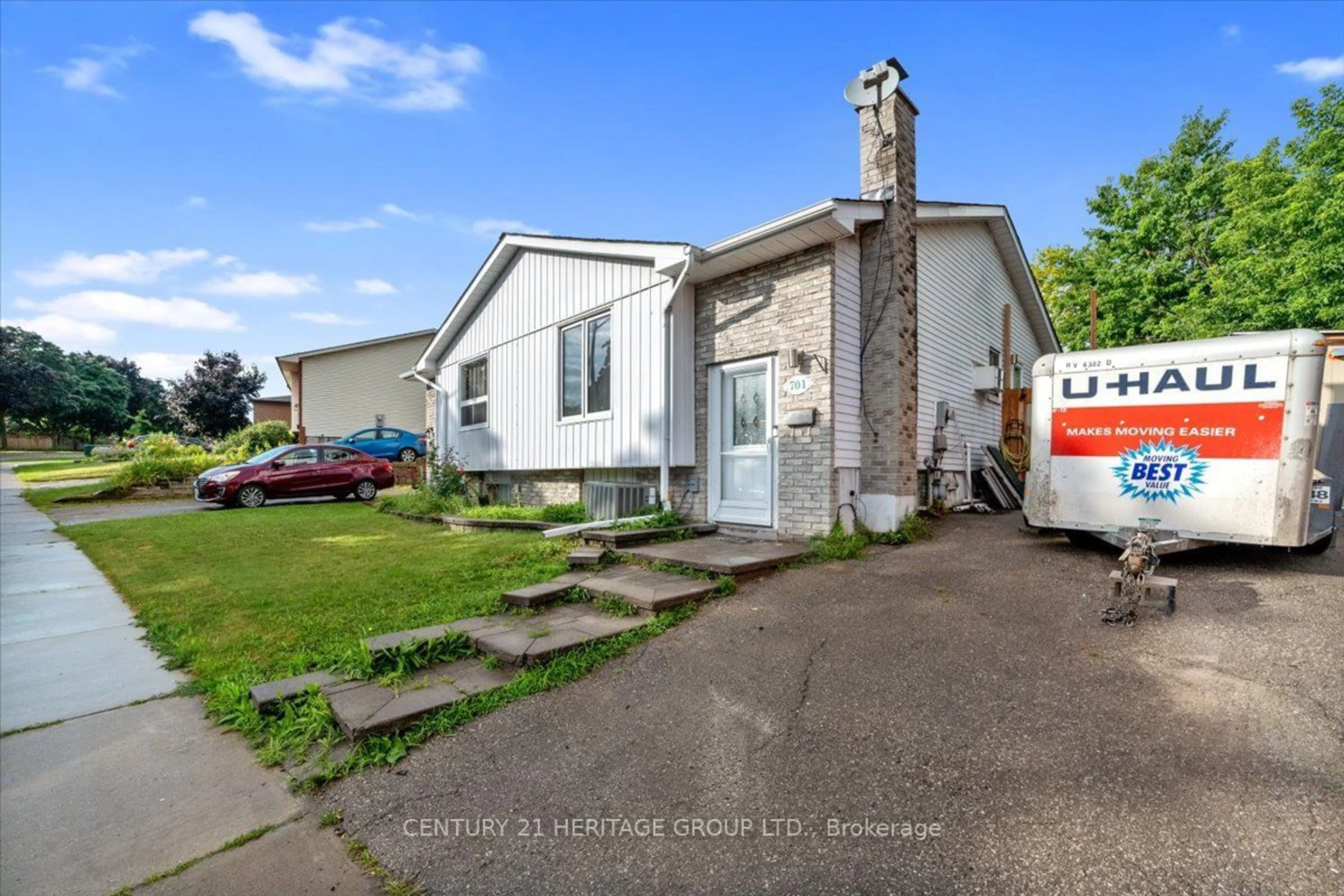 Frontside or backside of a home for 701 Cricklewood Dr, Oshawa Ontario L1K 1R5