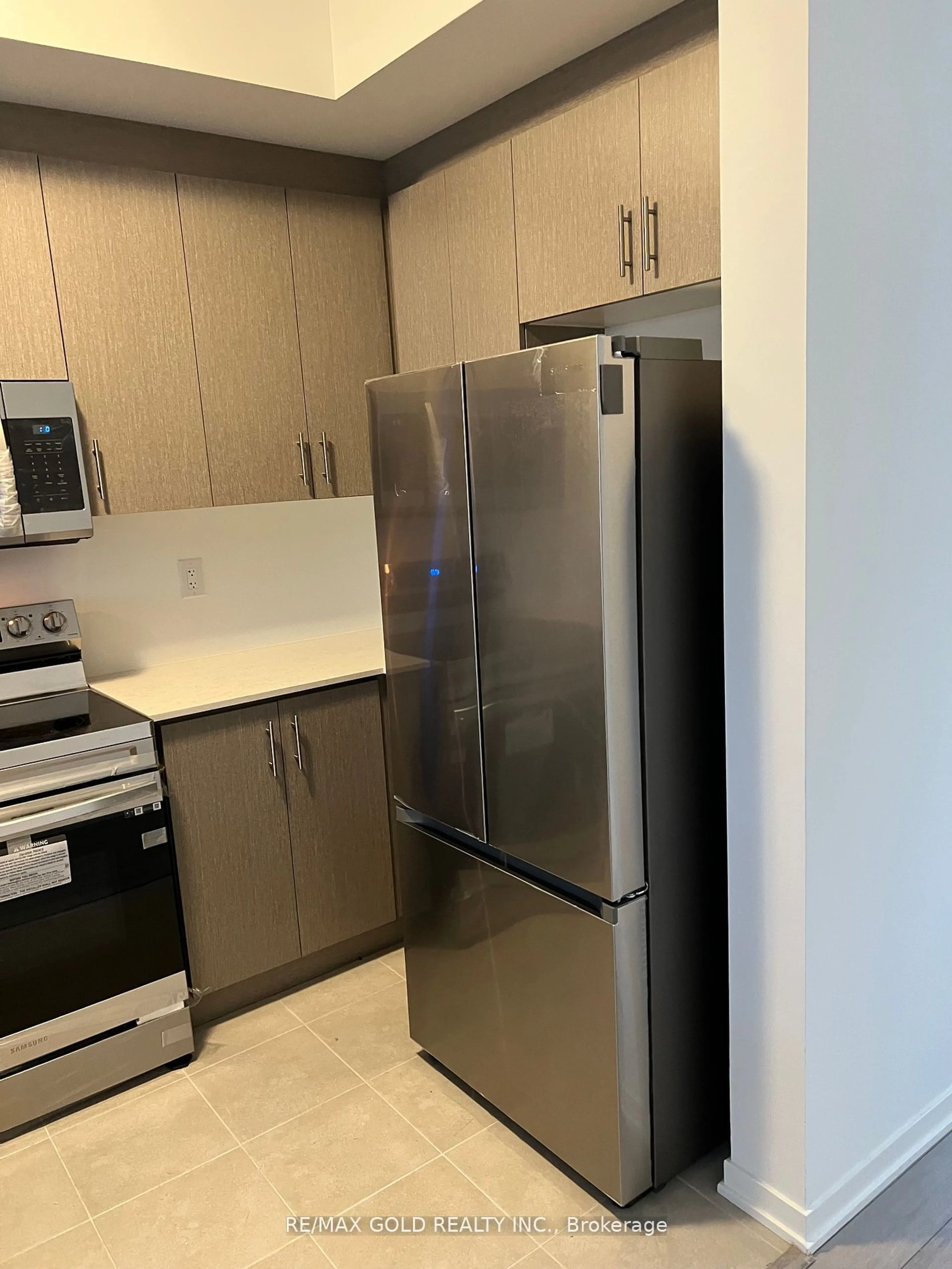 Standard kitchen for 761 Heathrow Path #51, Oshawa Ontario L1K 3G4