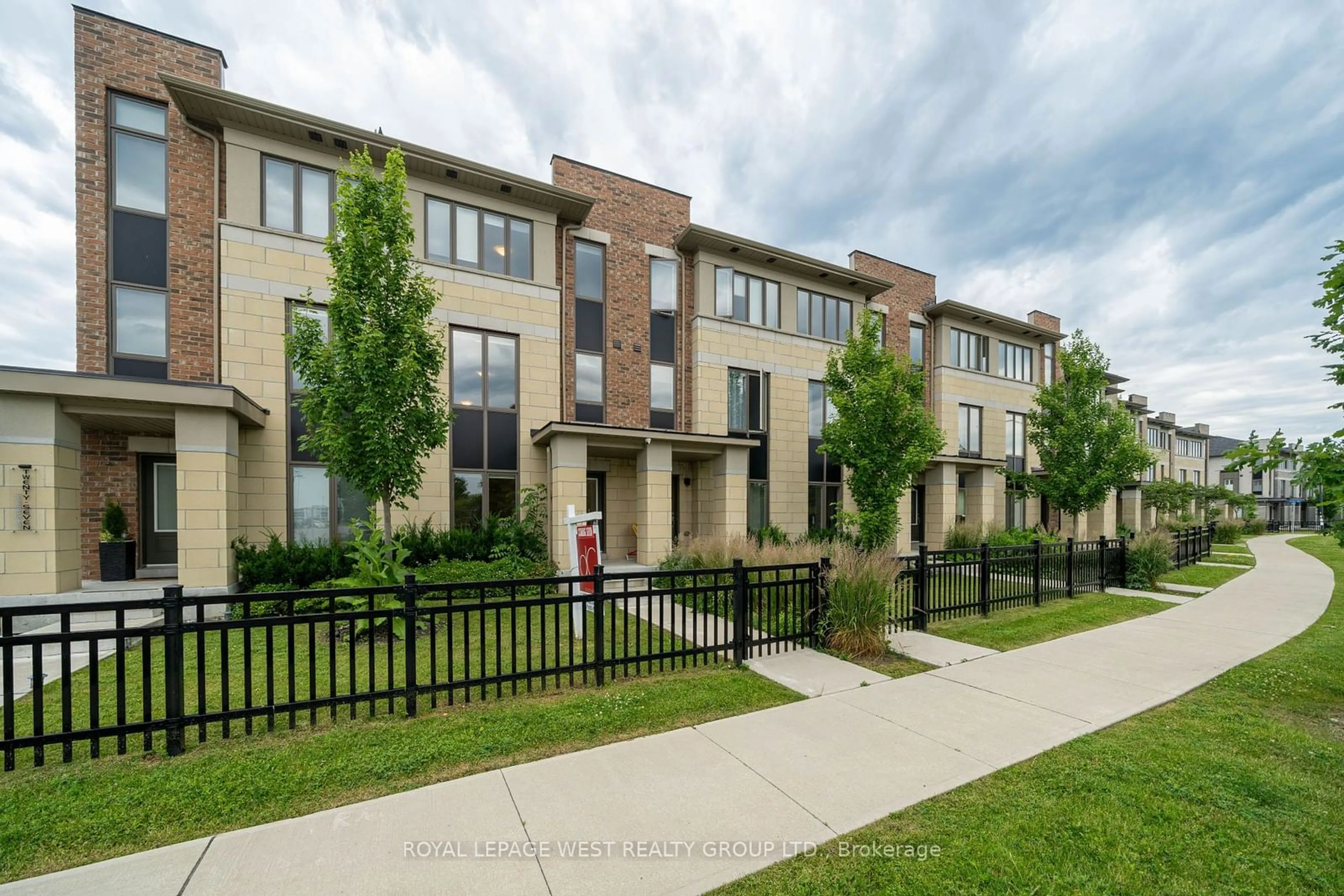 A pic from exterior of the house or condo for 25 Shawfield Way #88, Whitby Ontario L1R 0N8