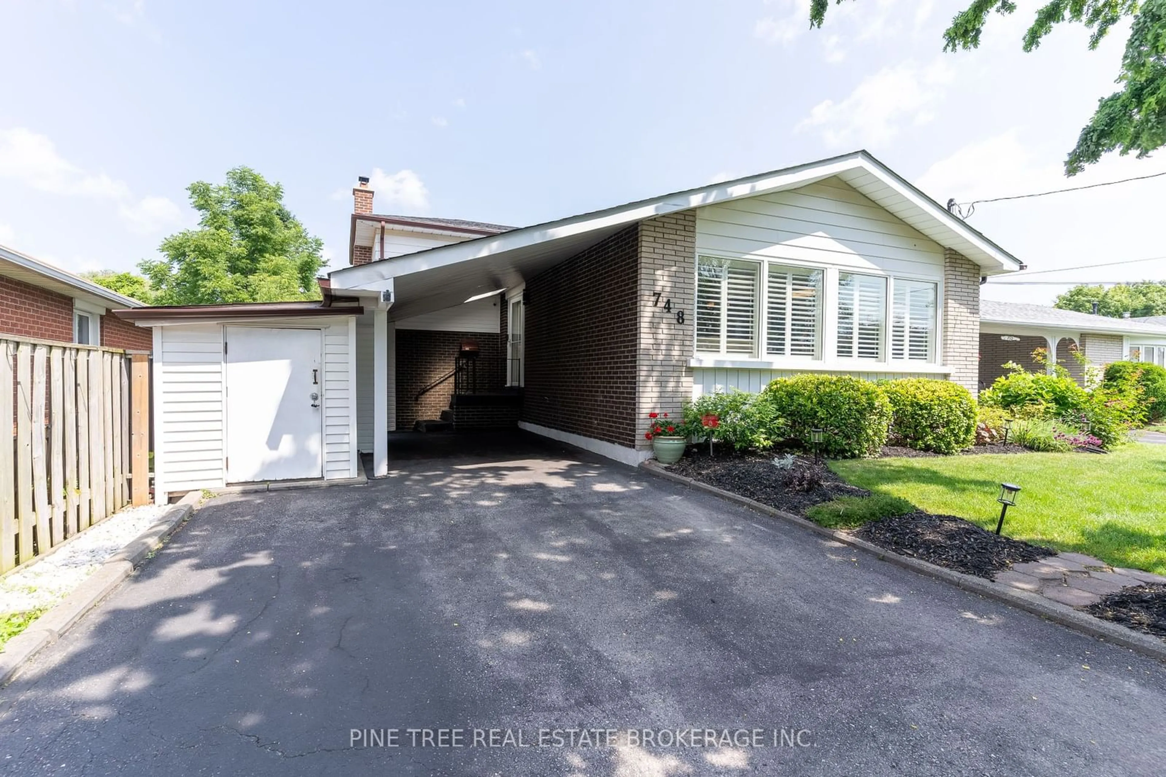 Frontside or backside of a home for 748 Adelaide Ave, Oshawa Ontario L1G 2A9
