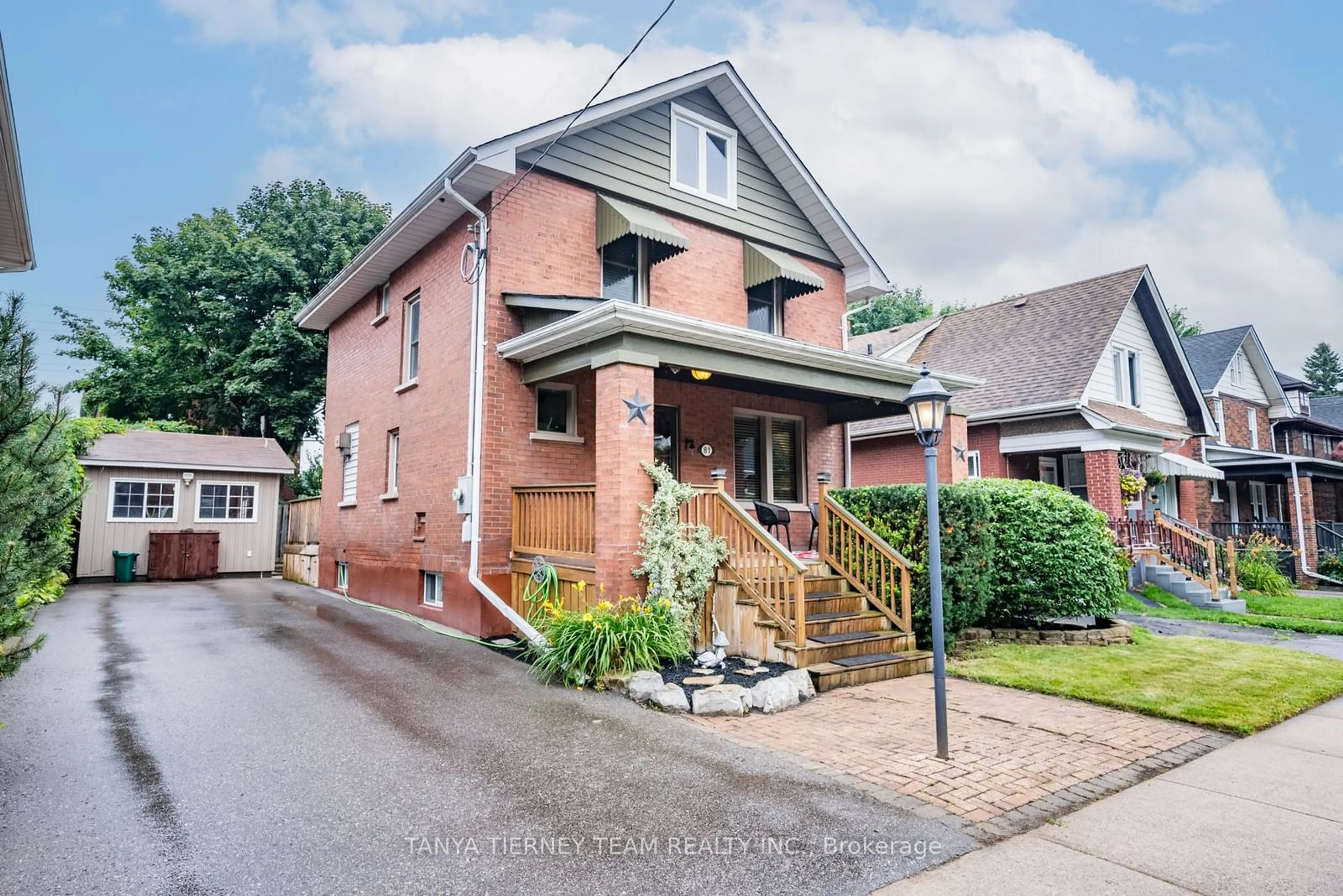 Frontside or backside of a home for 81 Rowe St, Oshawa Ontario L1H 5P7