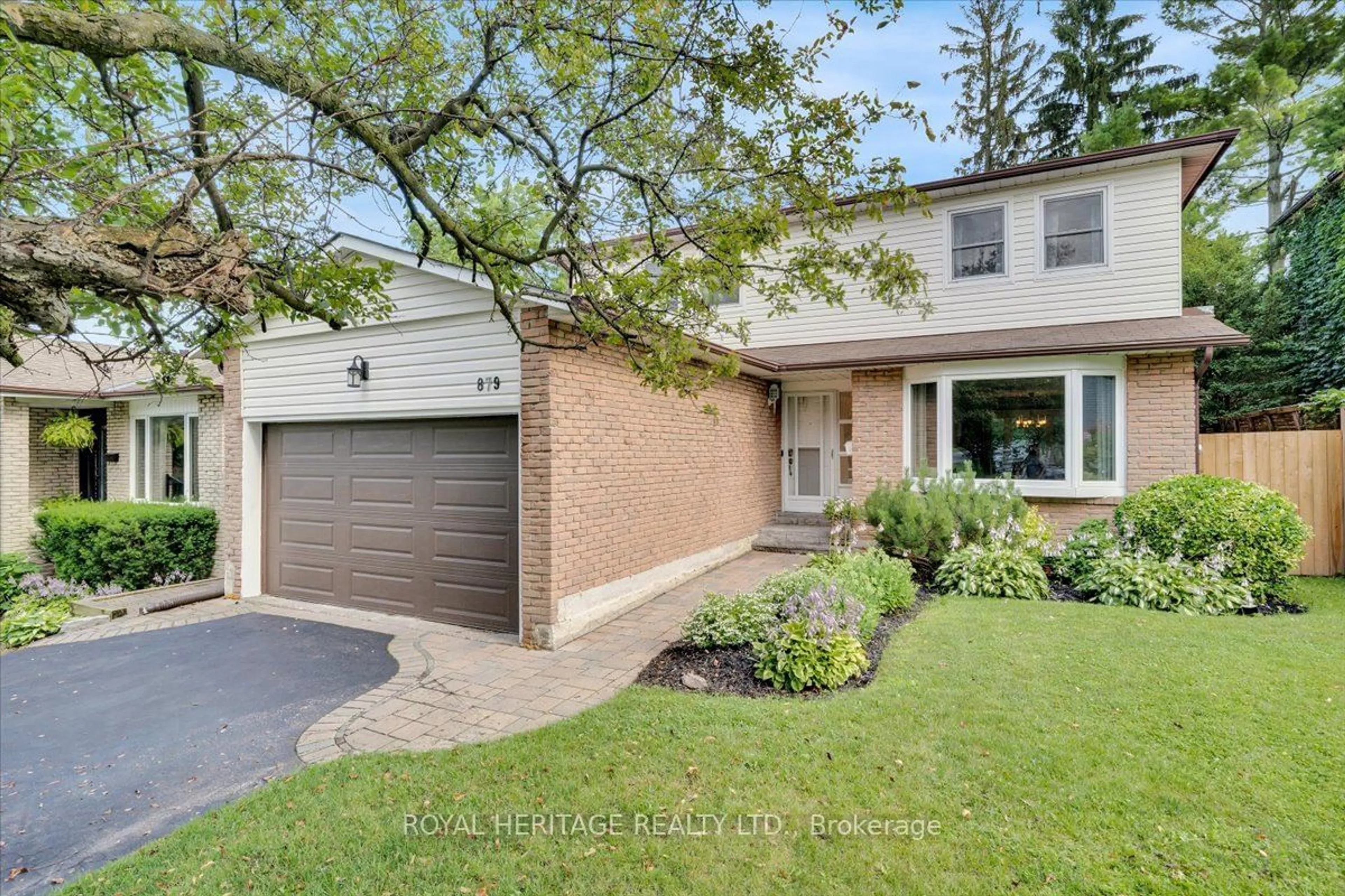Home with brick exterior material for 879 Sorrento Ave, Oshawa Ontario L1J 6V6