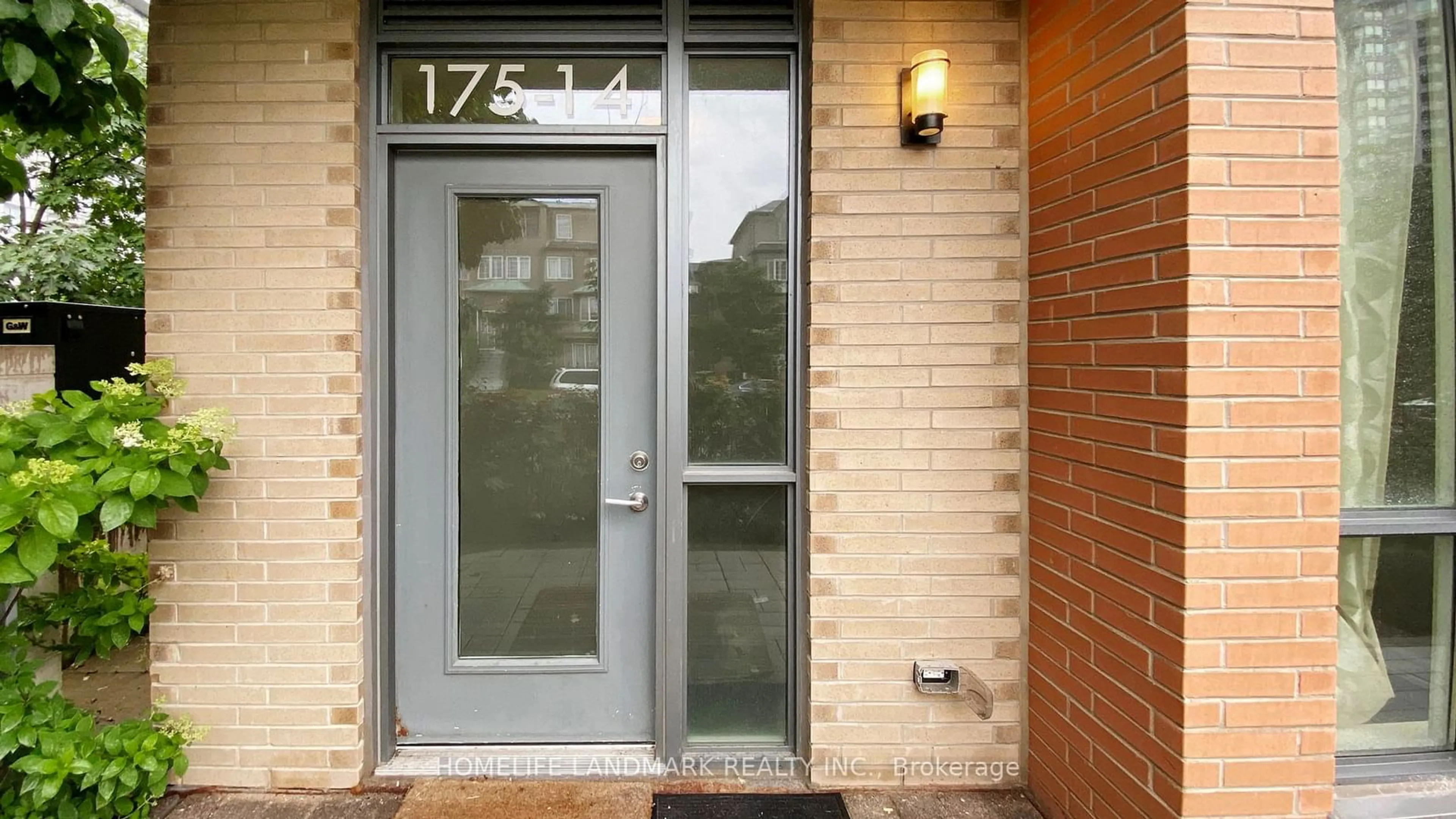 Indoor entryway, wood floors for 175 Bonis Ave #TH14, Toronto Ontario M1T 3W6