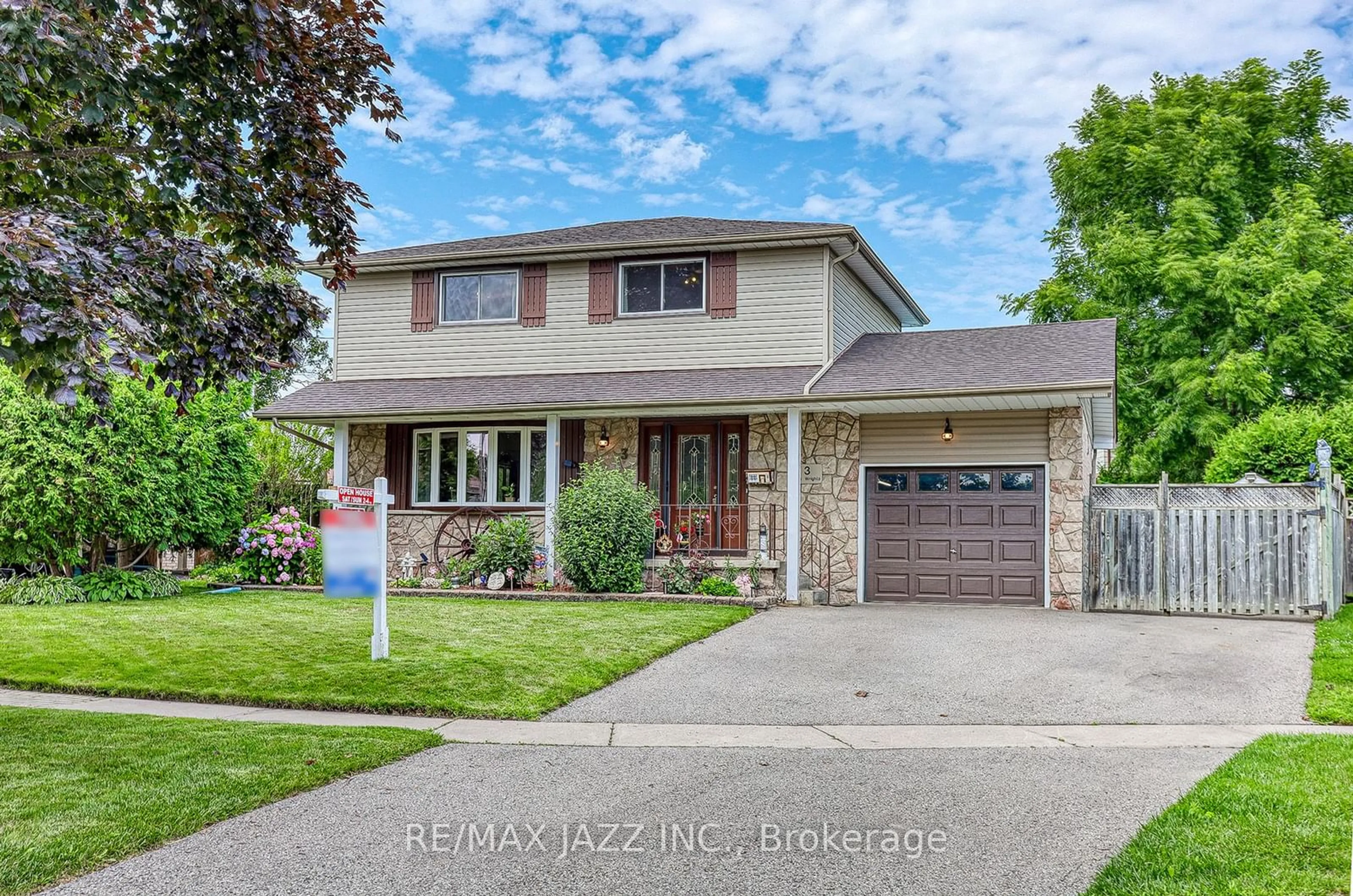 Frontside or backside of a home for 3 Strike Ave, Clarington Ontario L1C 1K2