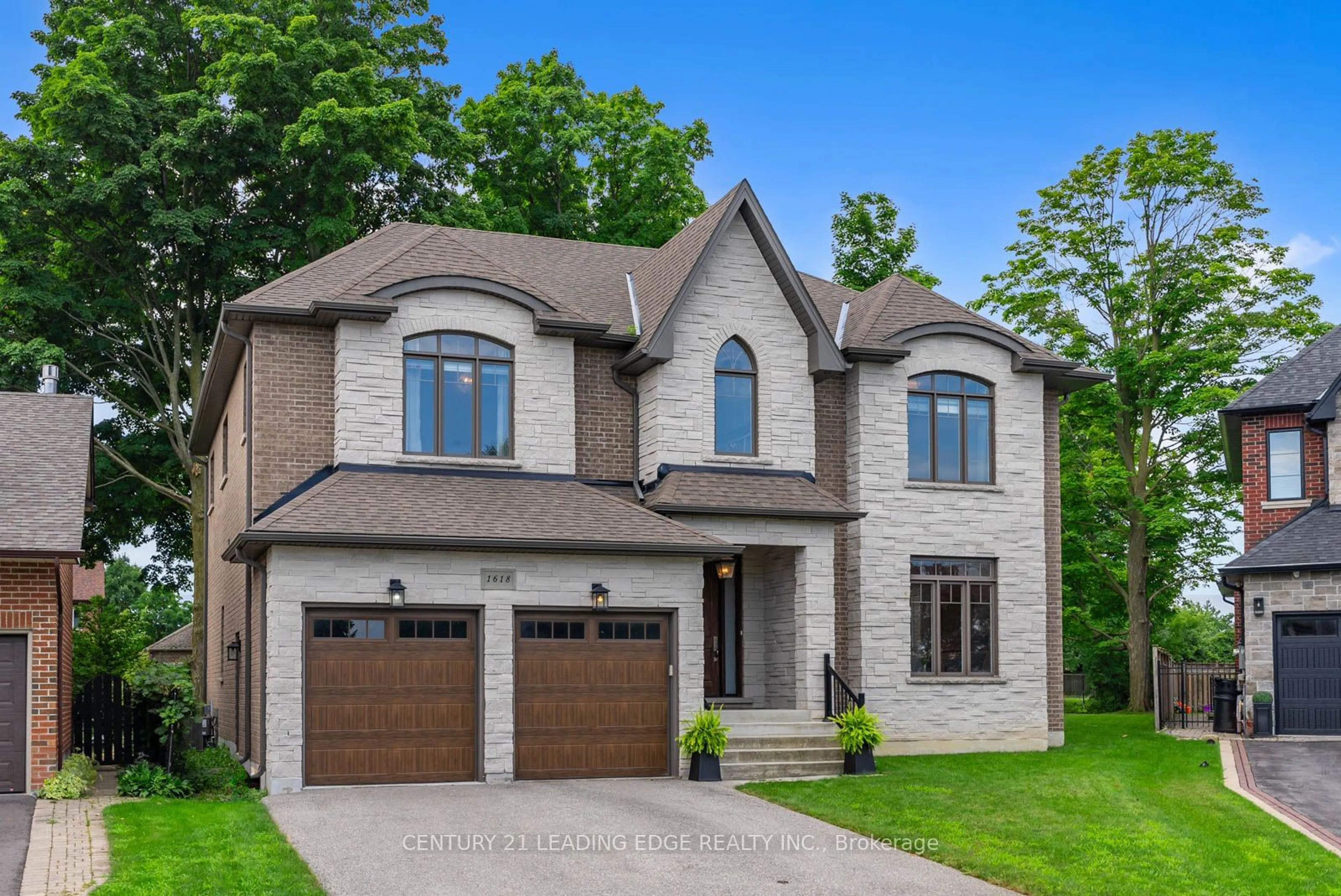 Home with brick exterior material for 1618 Heathside Cres, Pickering Ontario L1V 5W7